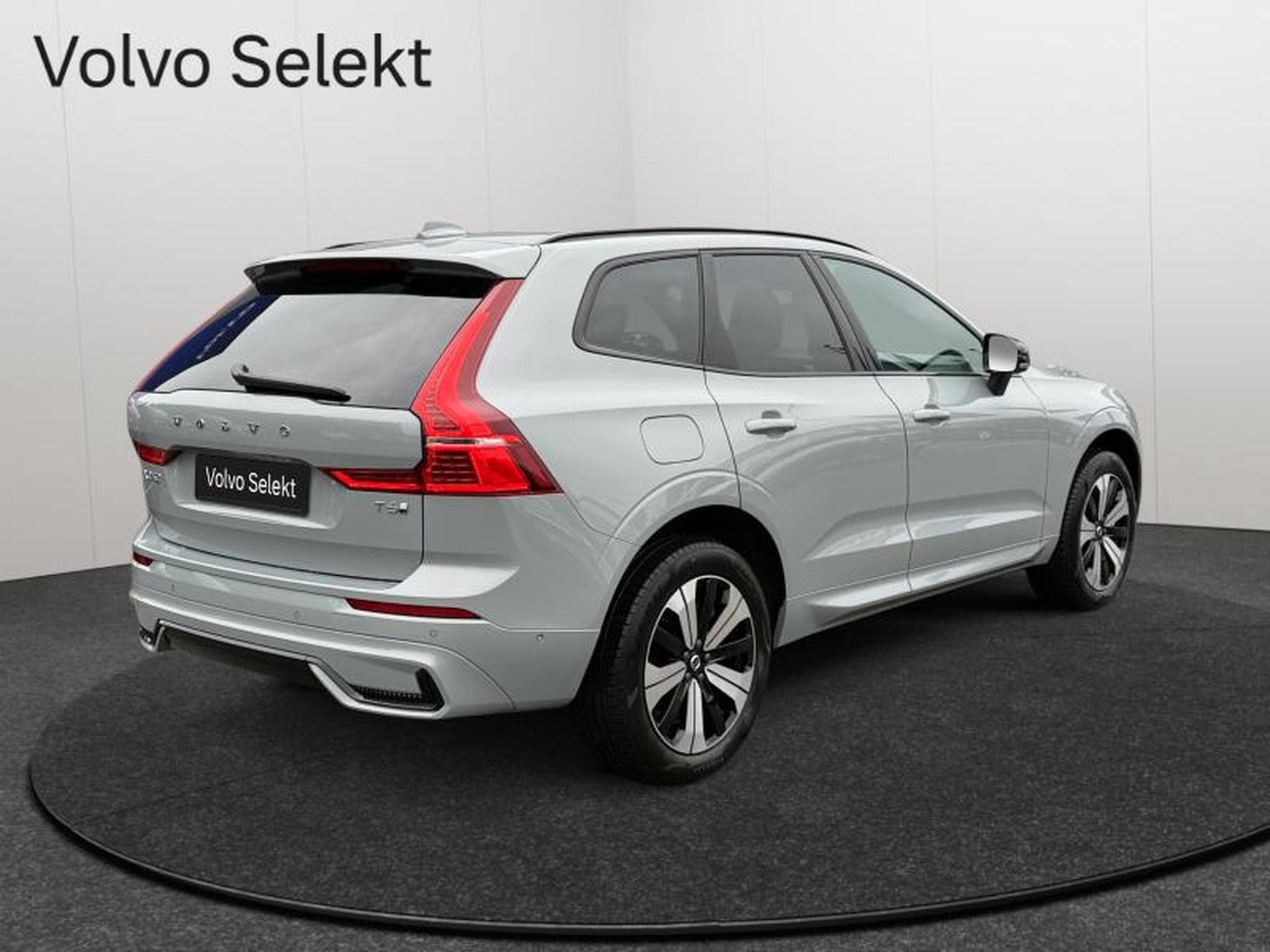 Volvo XC60 T6 Plus Dark / Hybride KIT HIVER INCLUS (2025) - Photo 2