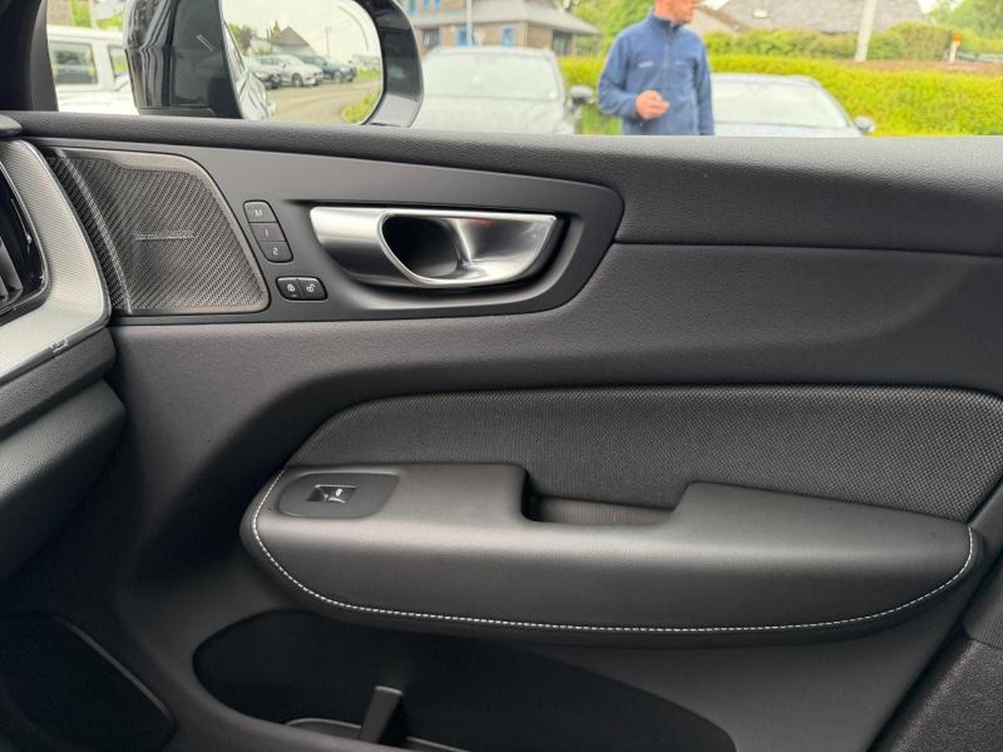 Volvo XC60 T6 Plus Dark / Hybride KIT HIVER INCLUS (2025) - Photo 21