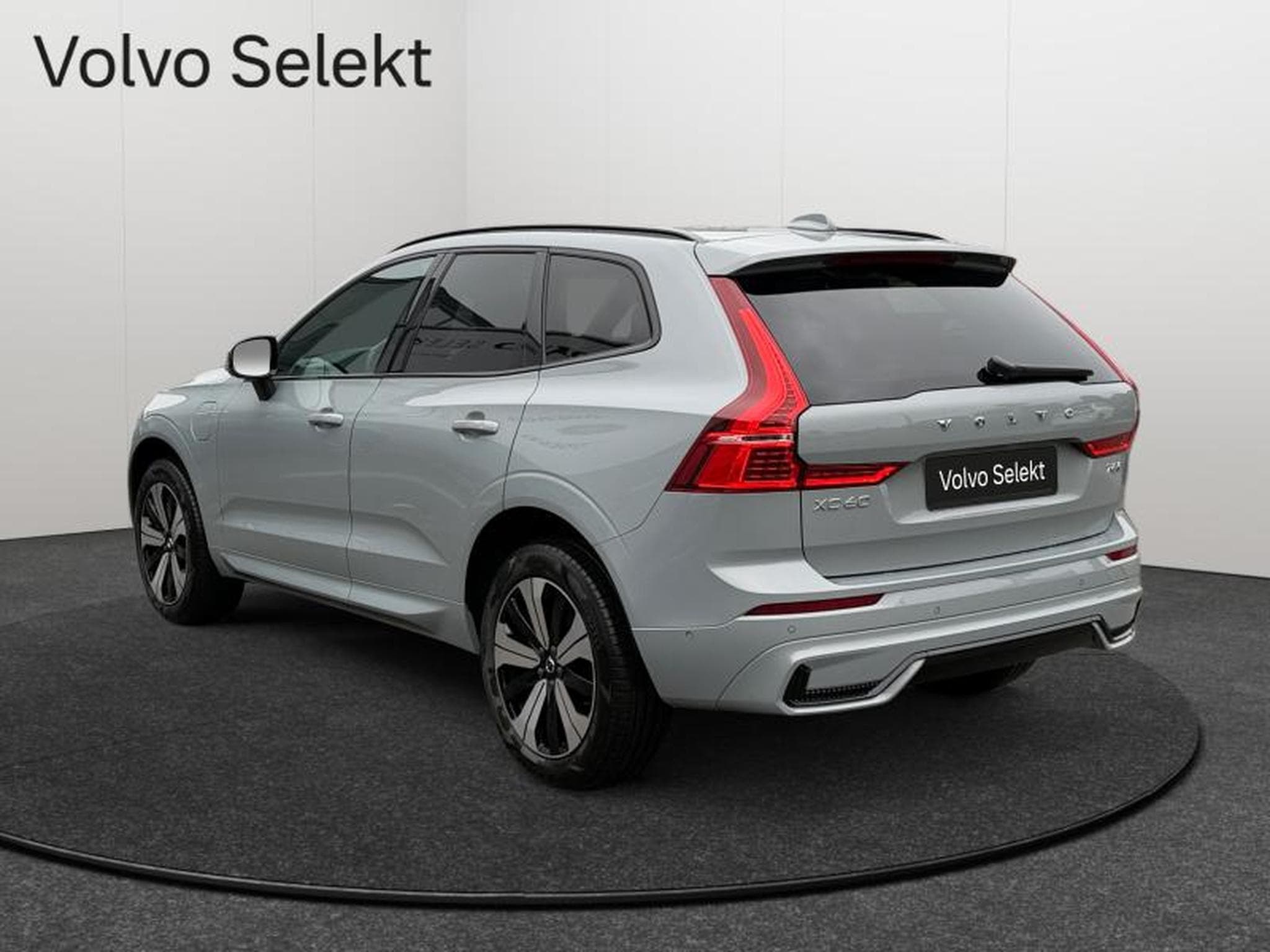 Volvo XC60 T6 Plus Dark / Hybride KIT HIVER INCLUS (2025) - Photo 5