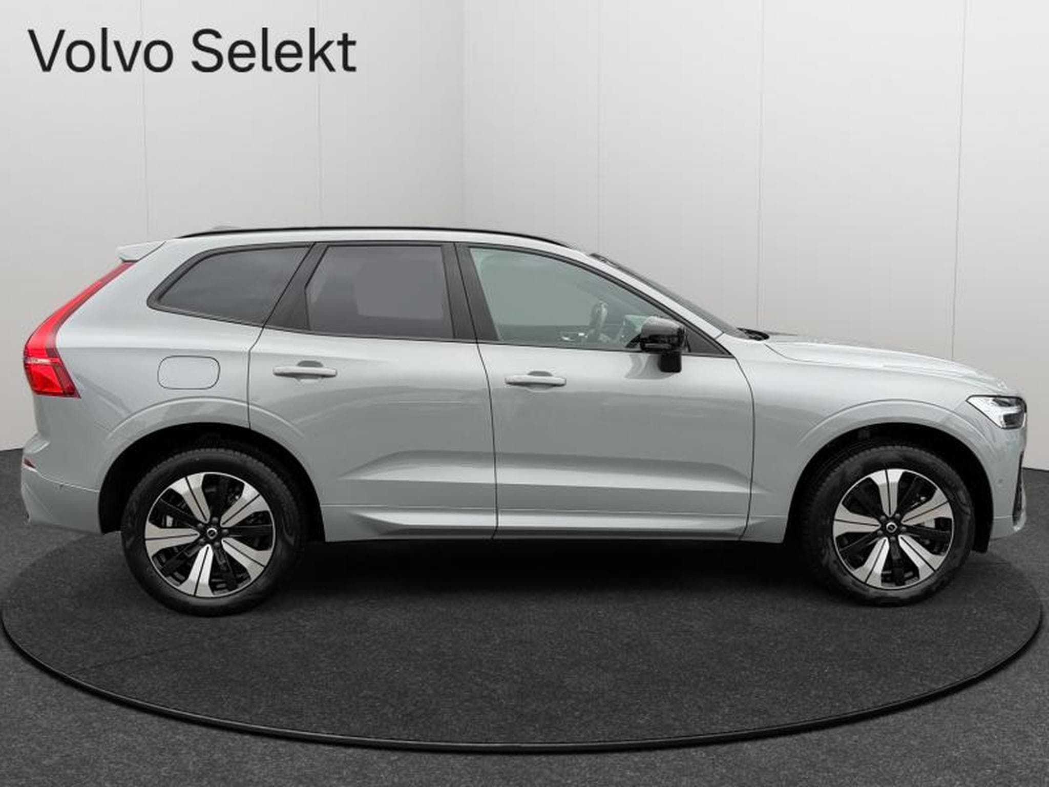 Volvo XC60 T6 Plus Dark / Hybride KIT HIVER INCLUS (2025) - Photo 7