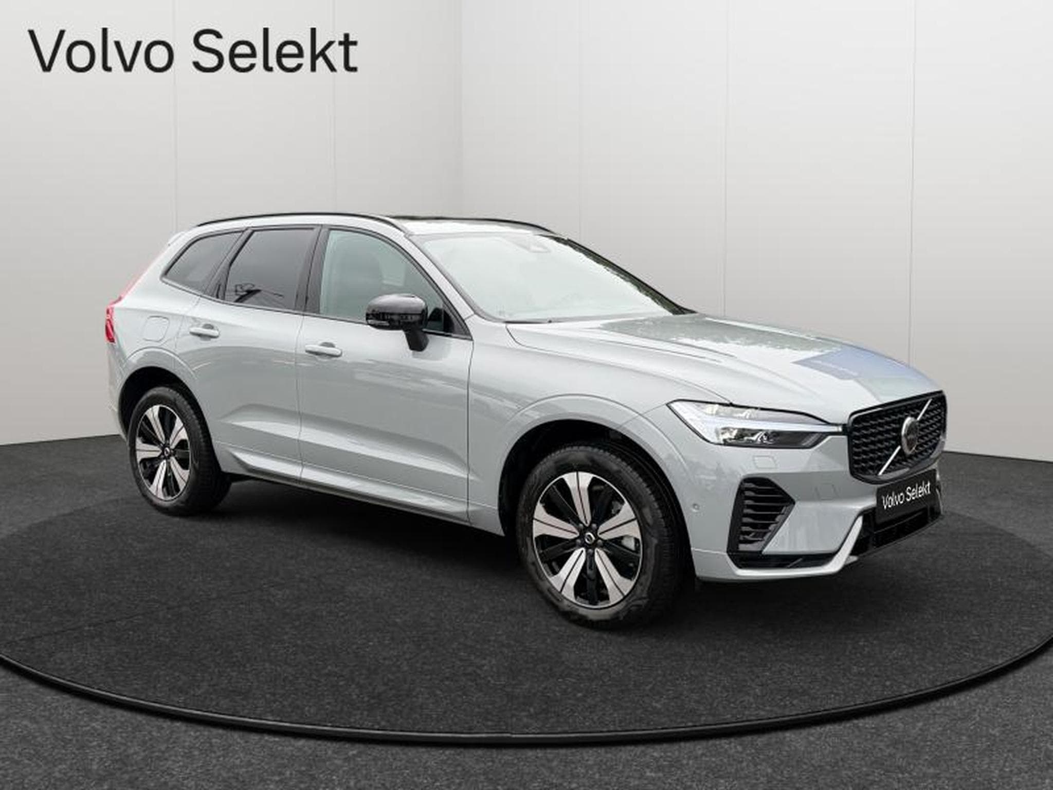 Volvo XC60 T6 Plus Dark / Hybride KIT HIVER INCLUS (2025) - Photo 8