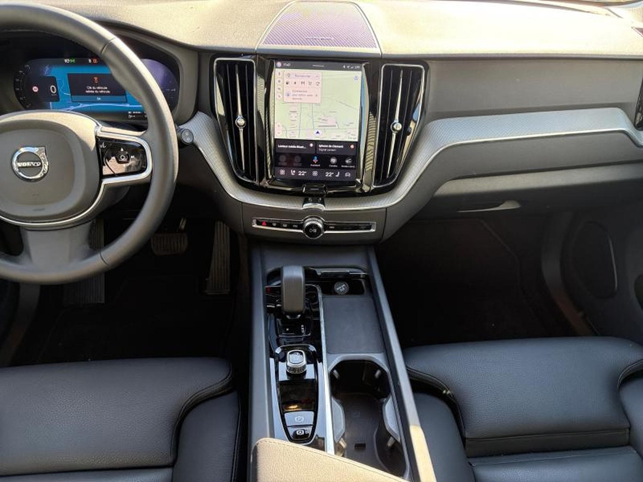 Volvo XC60 T8 Plus Dark / Hybride KIT HIVER INCLUS (2025) - Photo 11