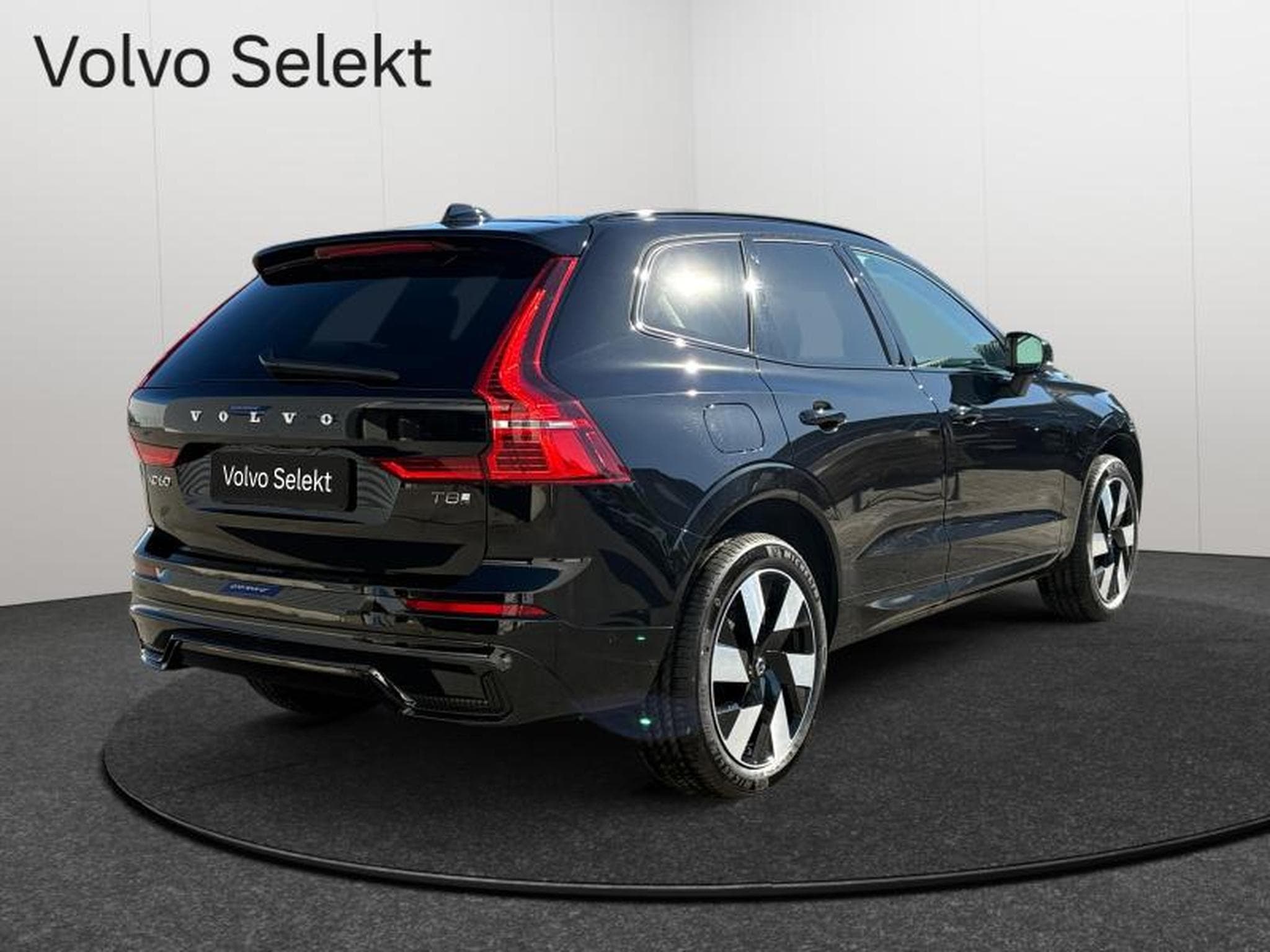 Volvo XC60 T8 Plus Dark / Hybride KIT HIVER INCLUS (2025) - Photo 2