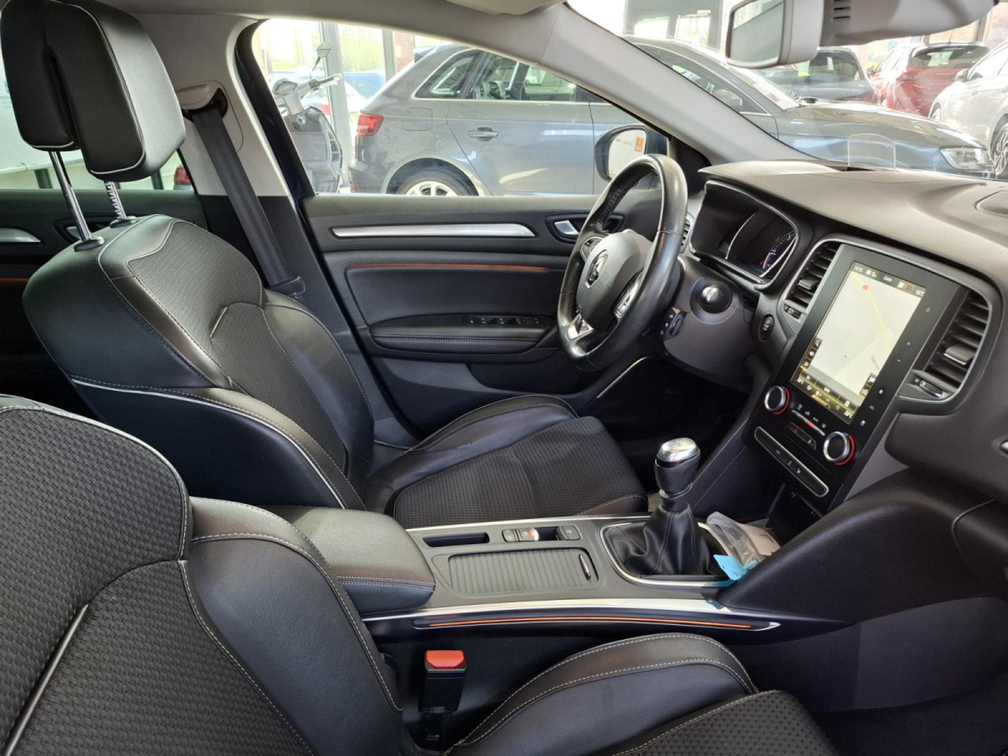Renault Megane 1.6 DCI 130 BOSE EDITION, 1 HAND, CAMERA, CUIR, DIGITAL COCK (2018) - Photo 6