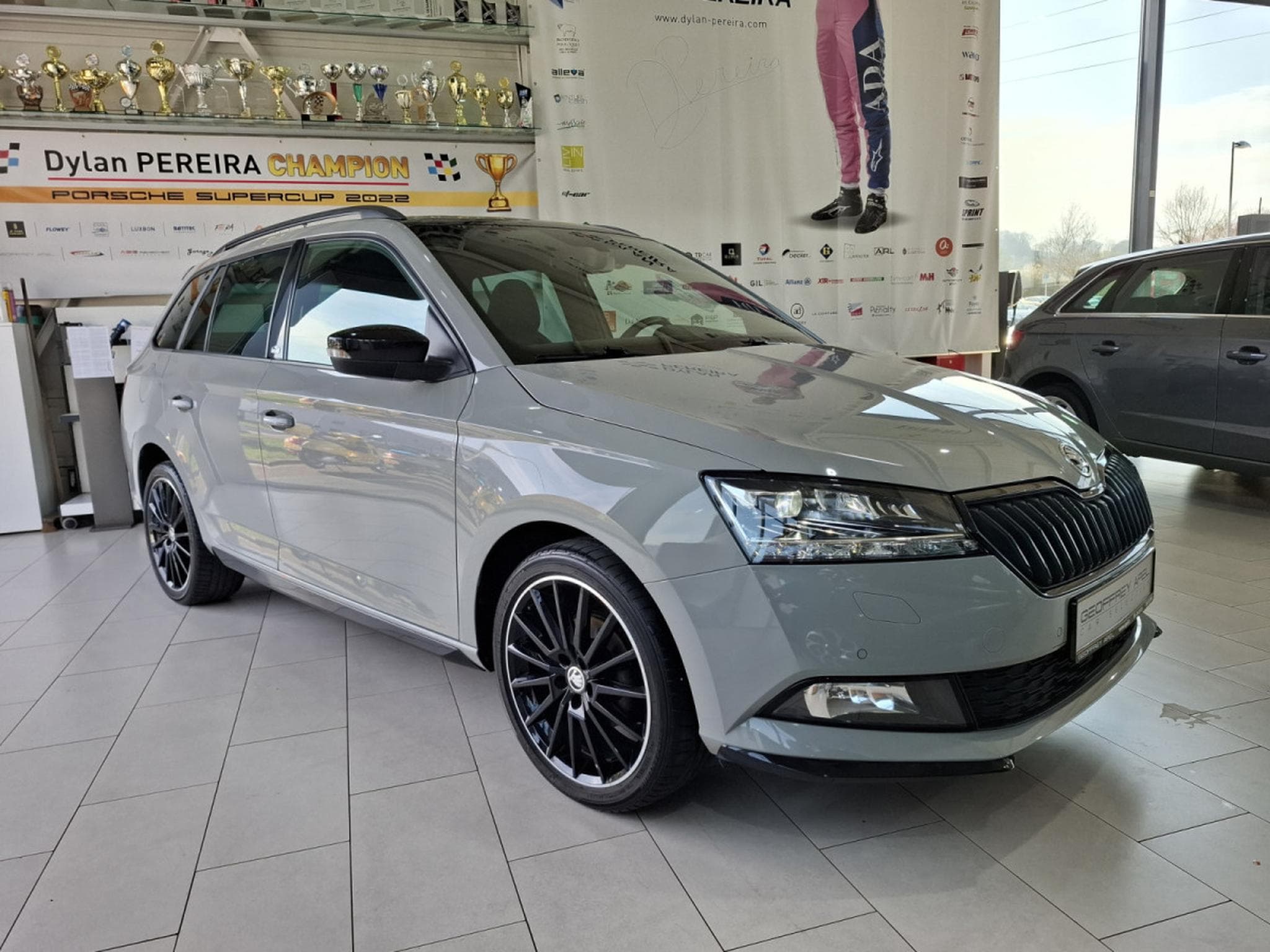 Skoda Fabia 1.0 TSI  MONTE CARLO, LED, CAMERA, PANORAMIQUE, ALU 17'',NAV (2019) - Photo 4