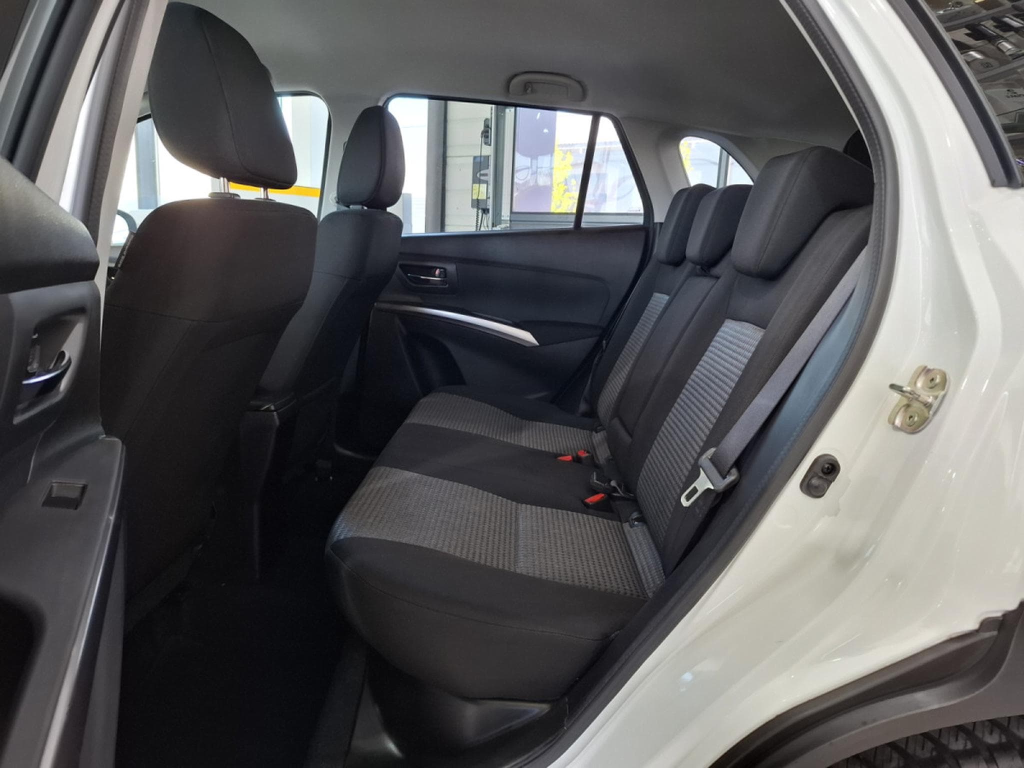 Suzuki S-Cross 1.4 TURBO HYBRID,1 HAND, CAMERA, CLIMA  AUTO, CARPLAY, ALU 1 (2023) - Photo 8