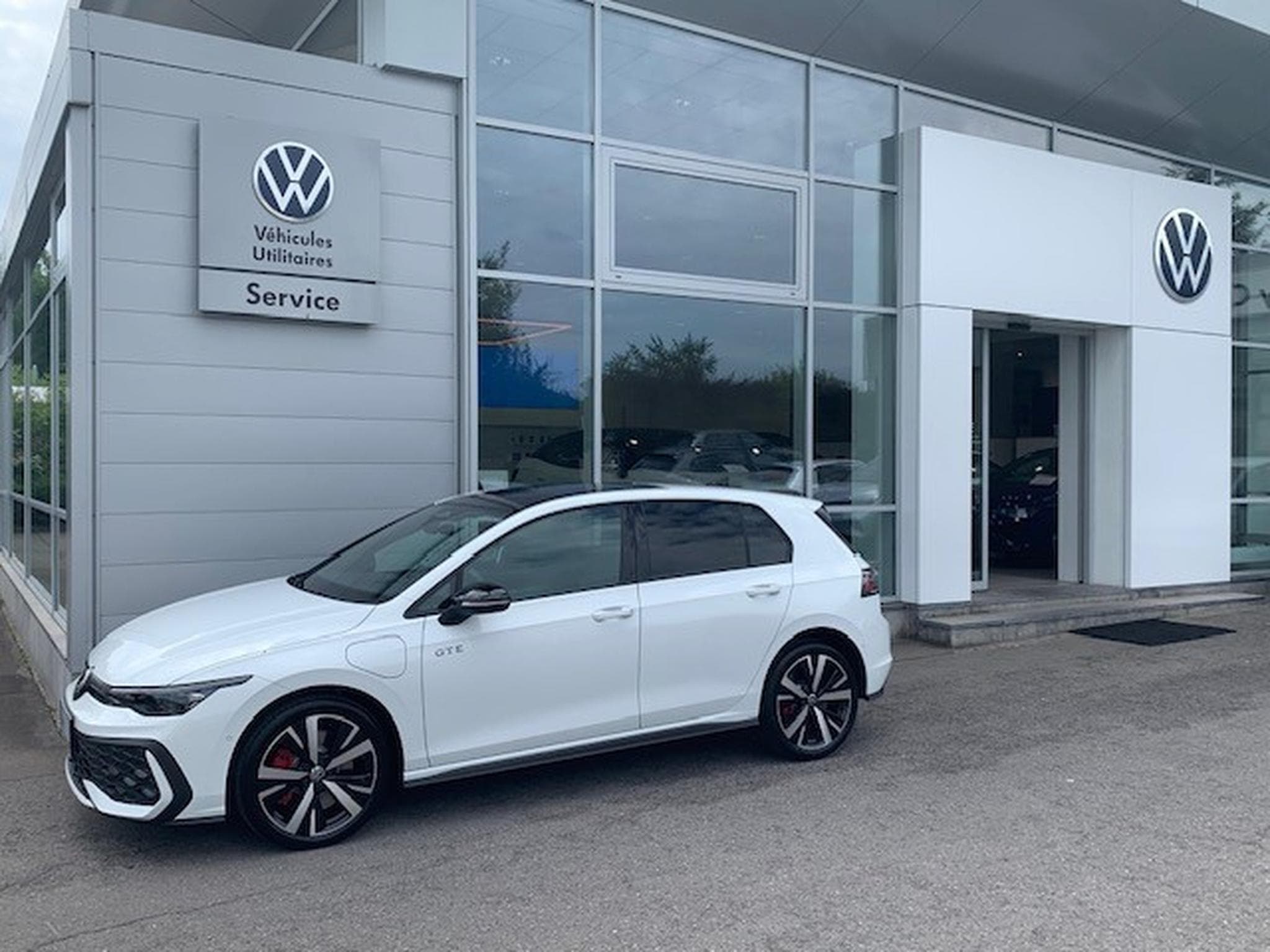 VW Golf GTE BLACK STYLE 1.5TSI 177CV DSG6 (2026) - Photo 1