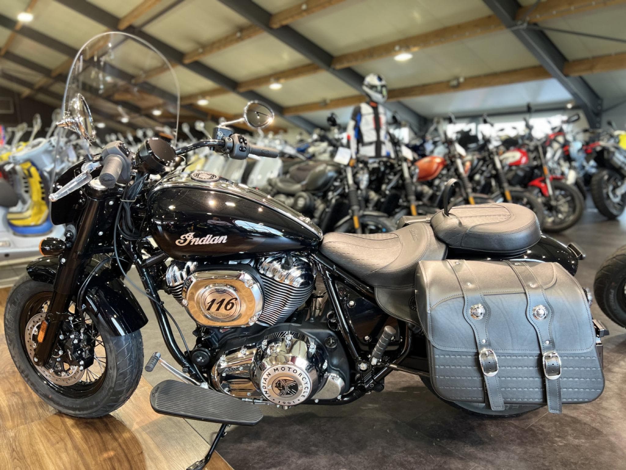 Indian Super Chief Limited Black Metallic (2025) - Photo 4