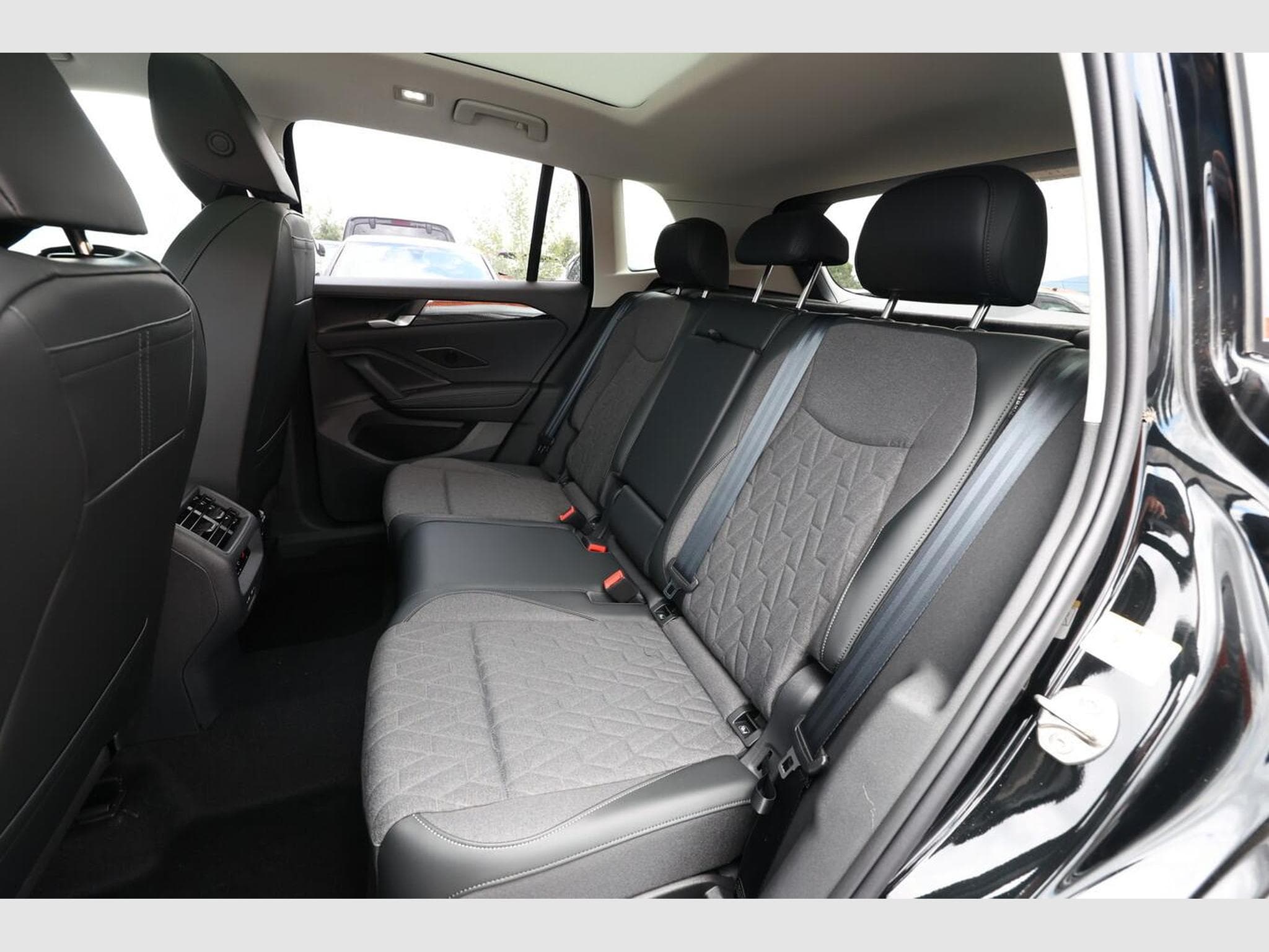 VW Tiguan DSG LED+ Pano (2026) - Photo 10