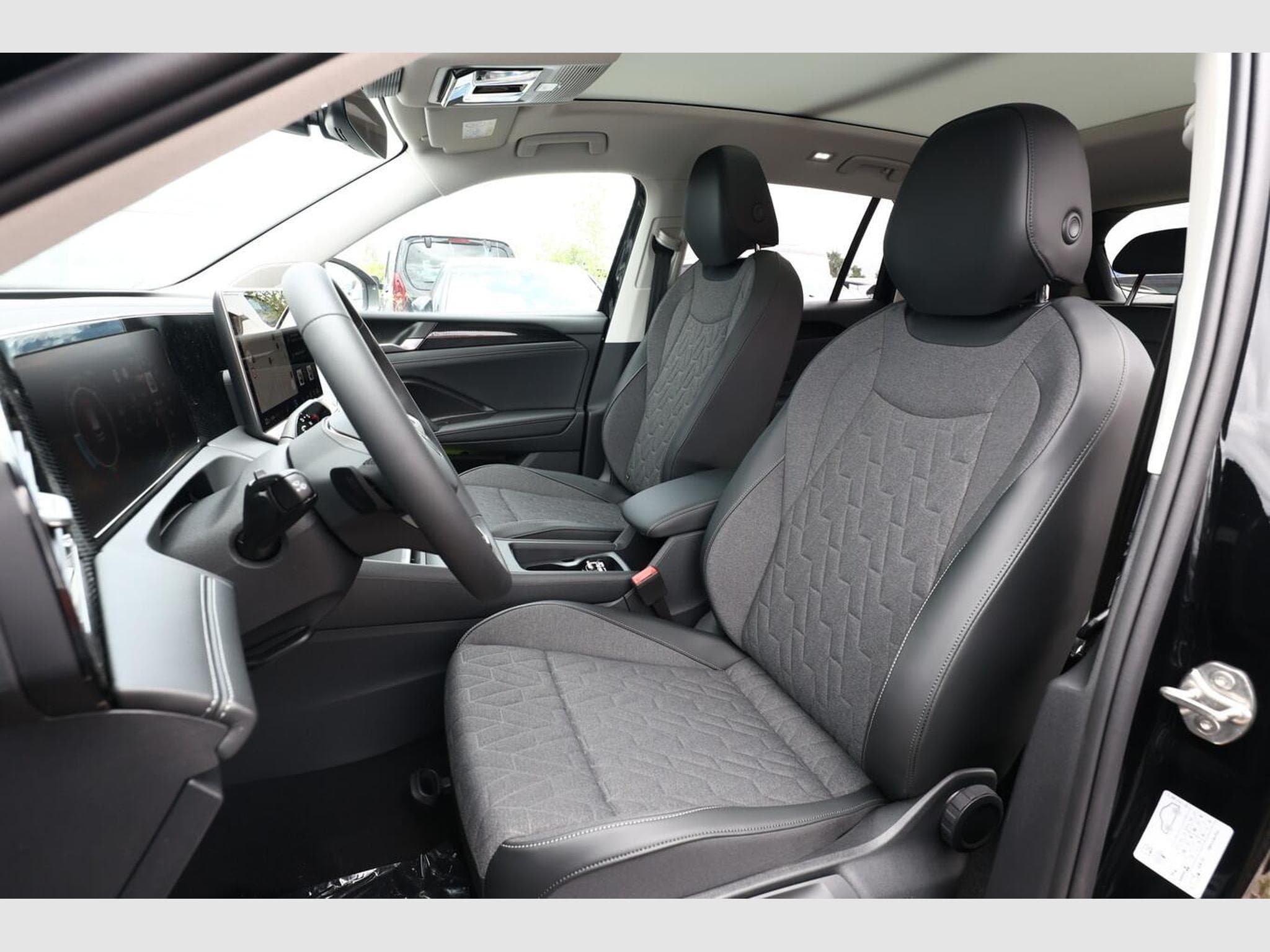 VW Tiguan DSG LED+ Pano (2026) - Photo 6