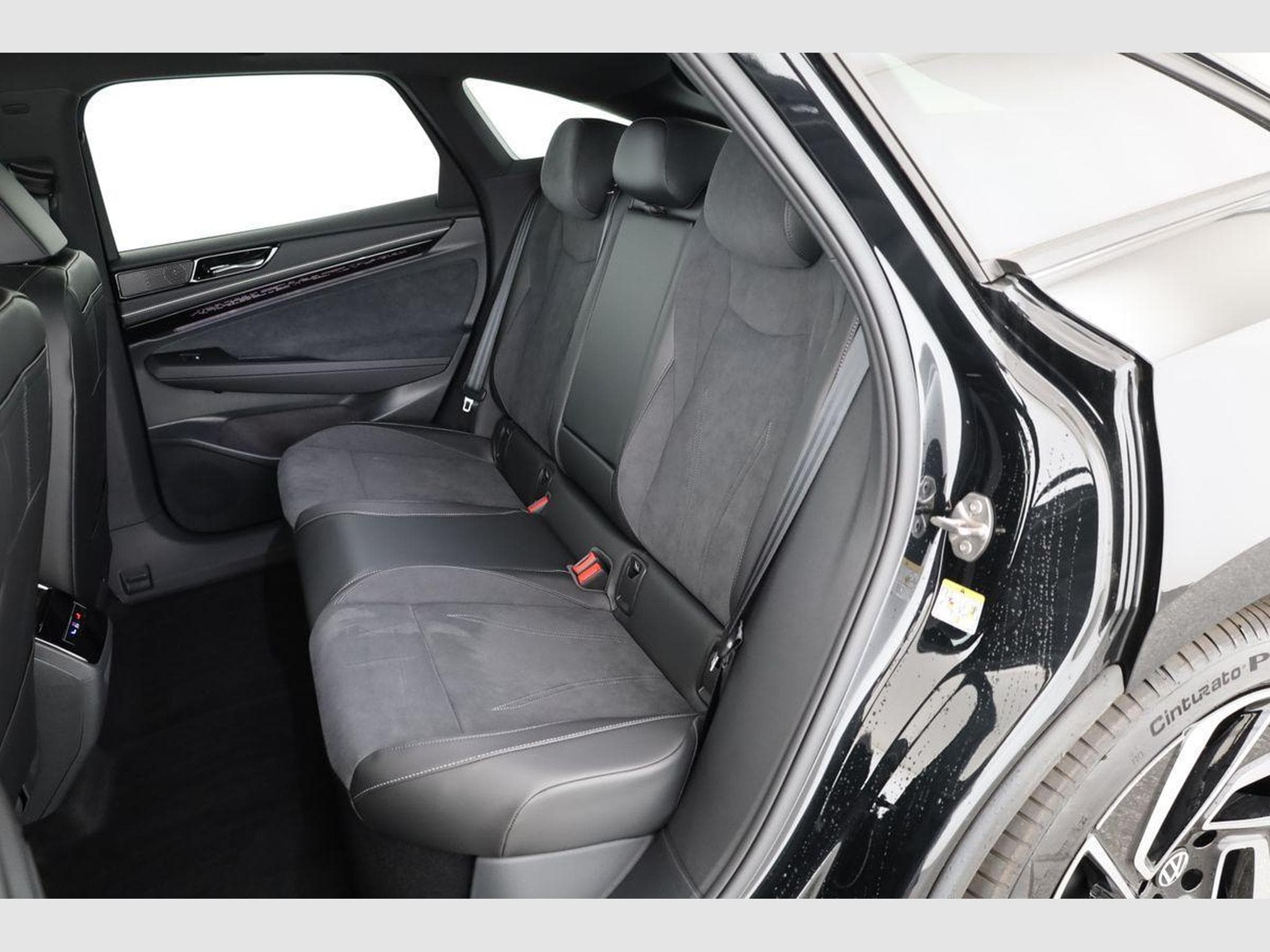 VW ID.7 Pro Black, AHK, (2026) - Photo 11
