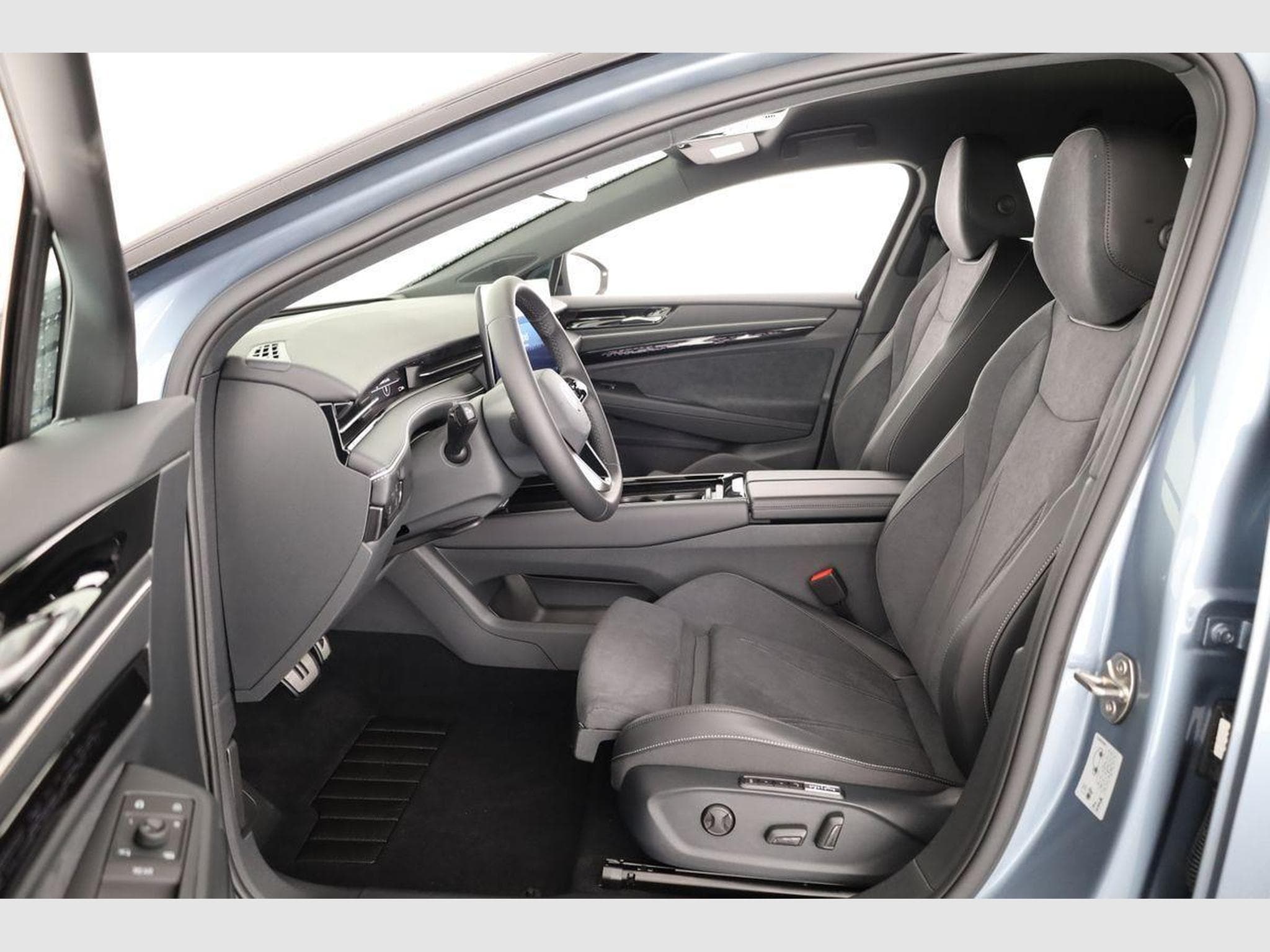 VW ID.7 Kombi Pro 210 kW (2026) - Photo 10