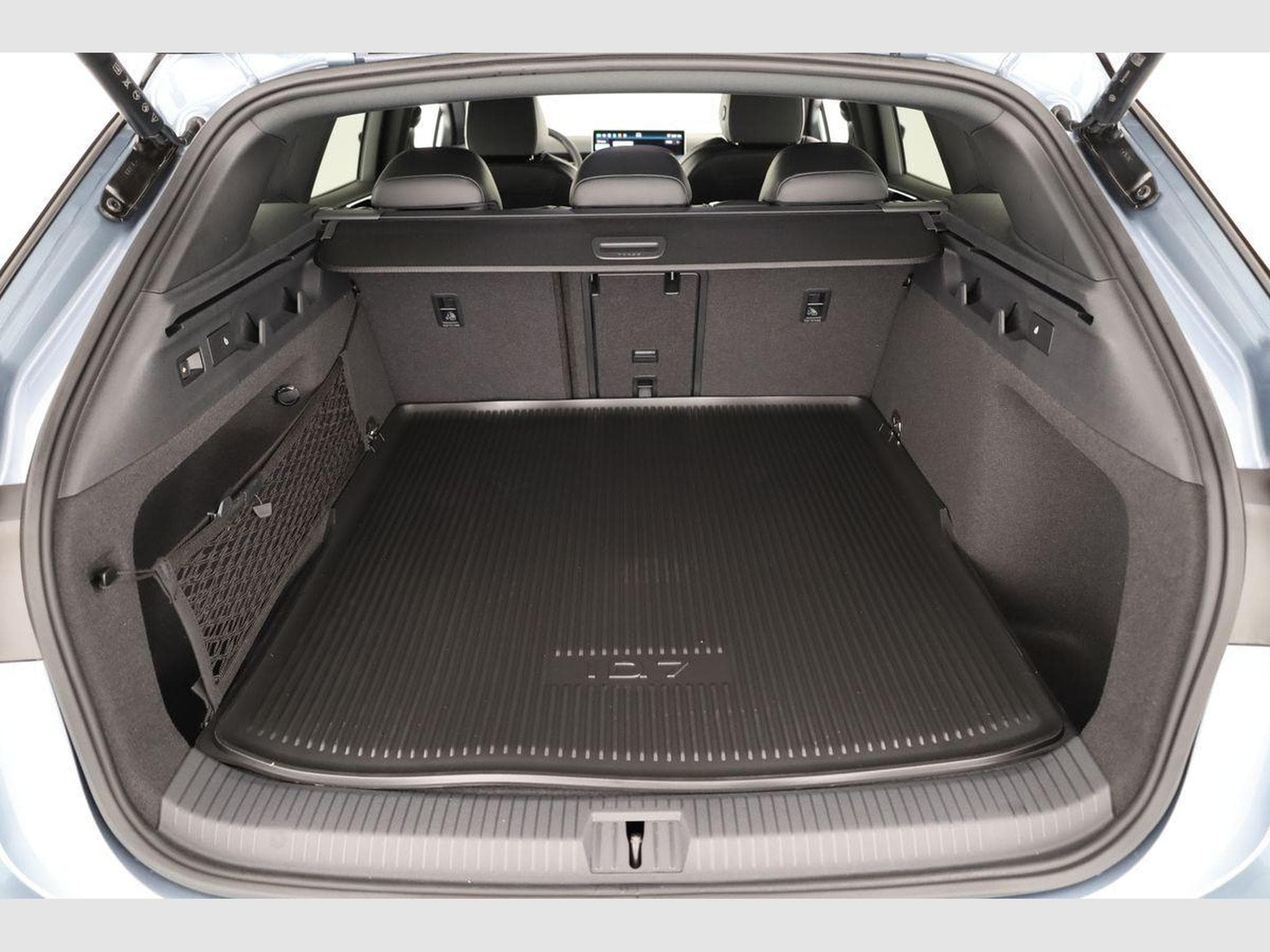 VW ID.7 Kombi Pro 210 kW (2026) - Photo 11