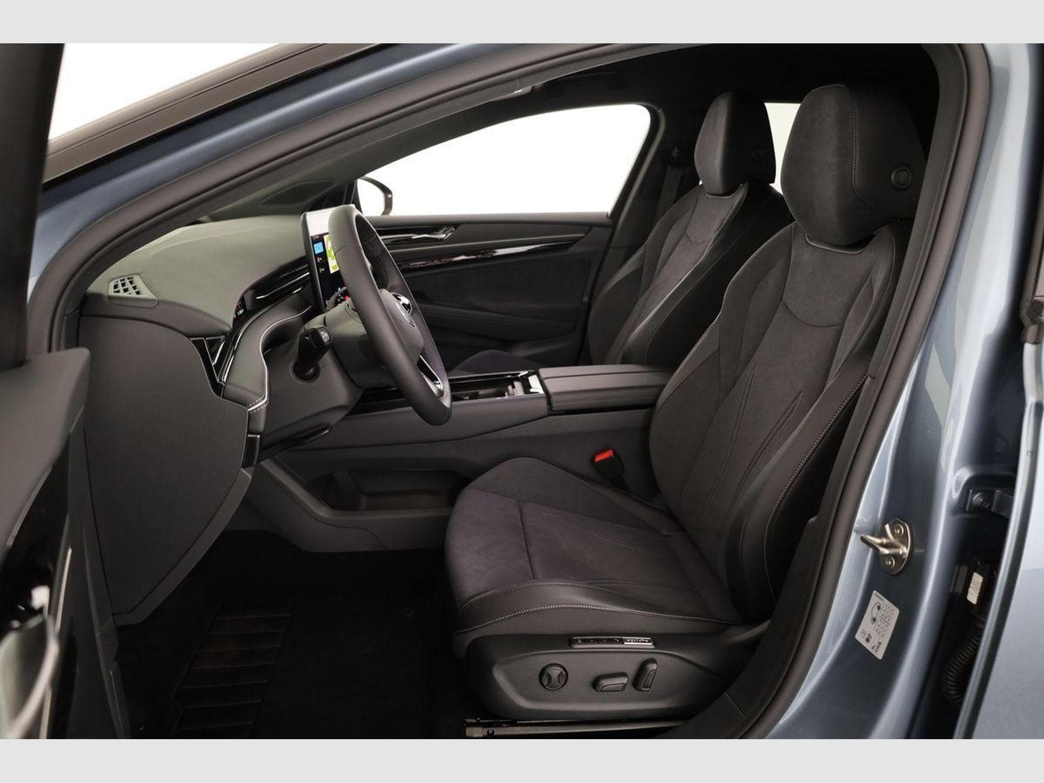 VW ID.7 Kombi Pro 210 kW (2026) - Photo 9