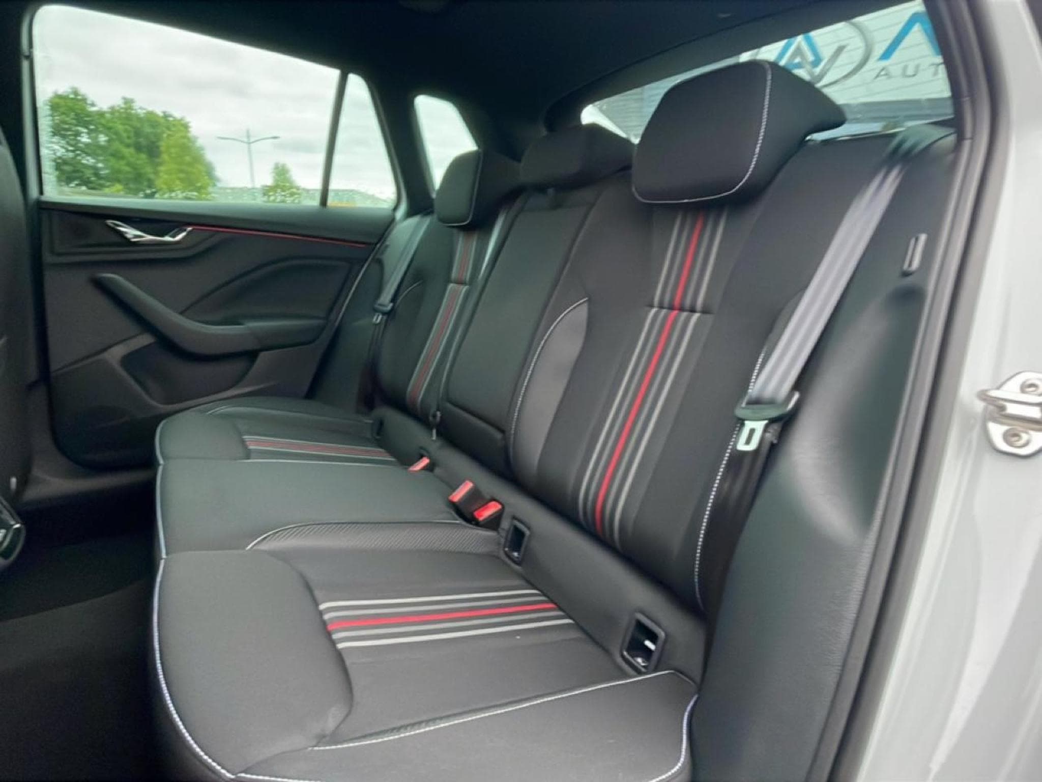 Skoda KAMIQ 1.0 TSI EVO 2 116 MONTE CARLO DSG7 (2026) - Photo 17