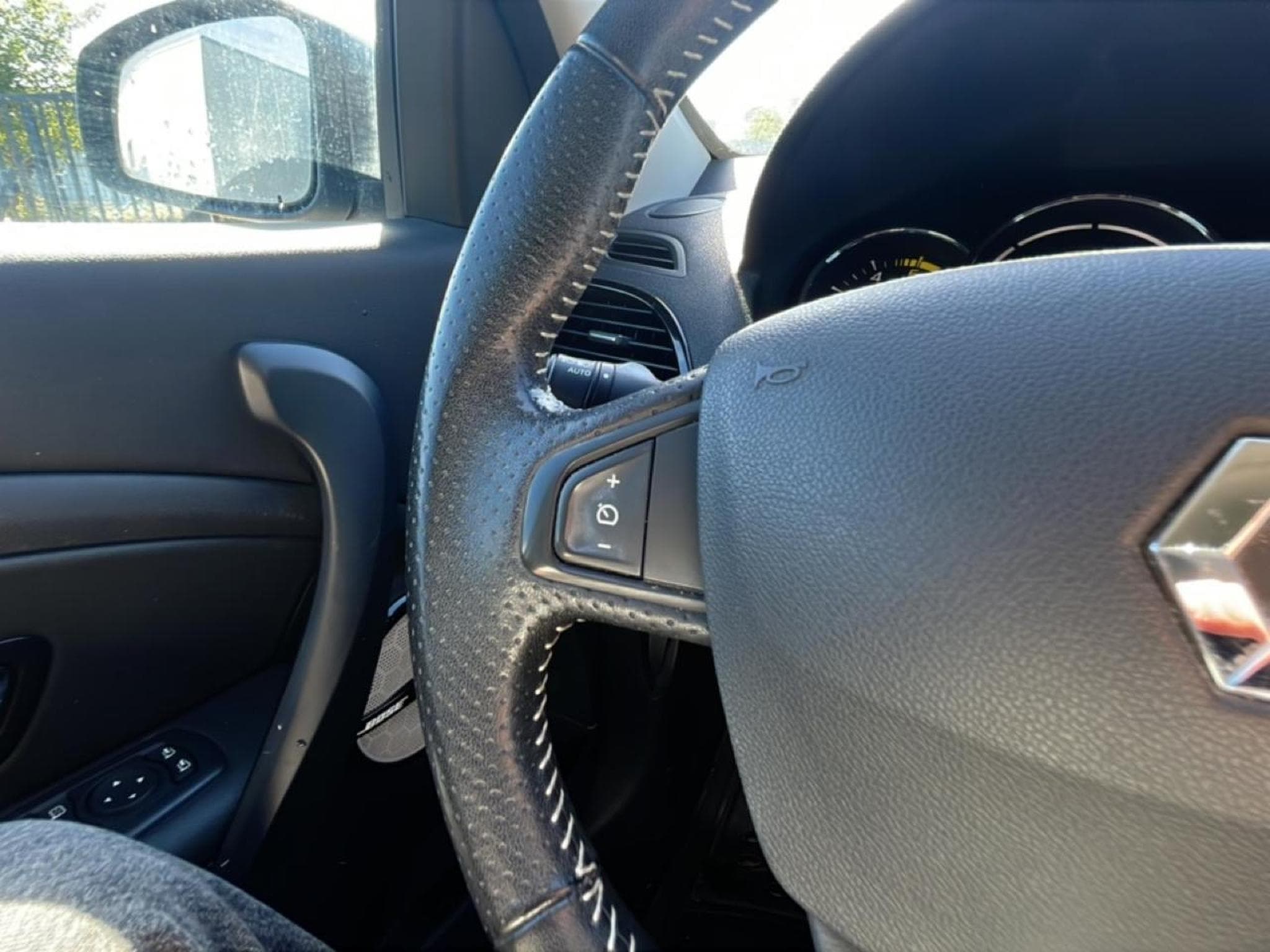 Renault Megane 1.5 DCI 110 BOSE EDC (2015) - Photo 11
