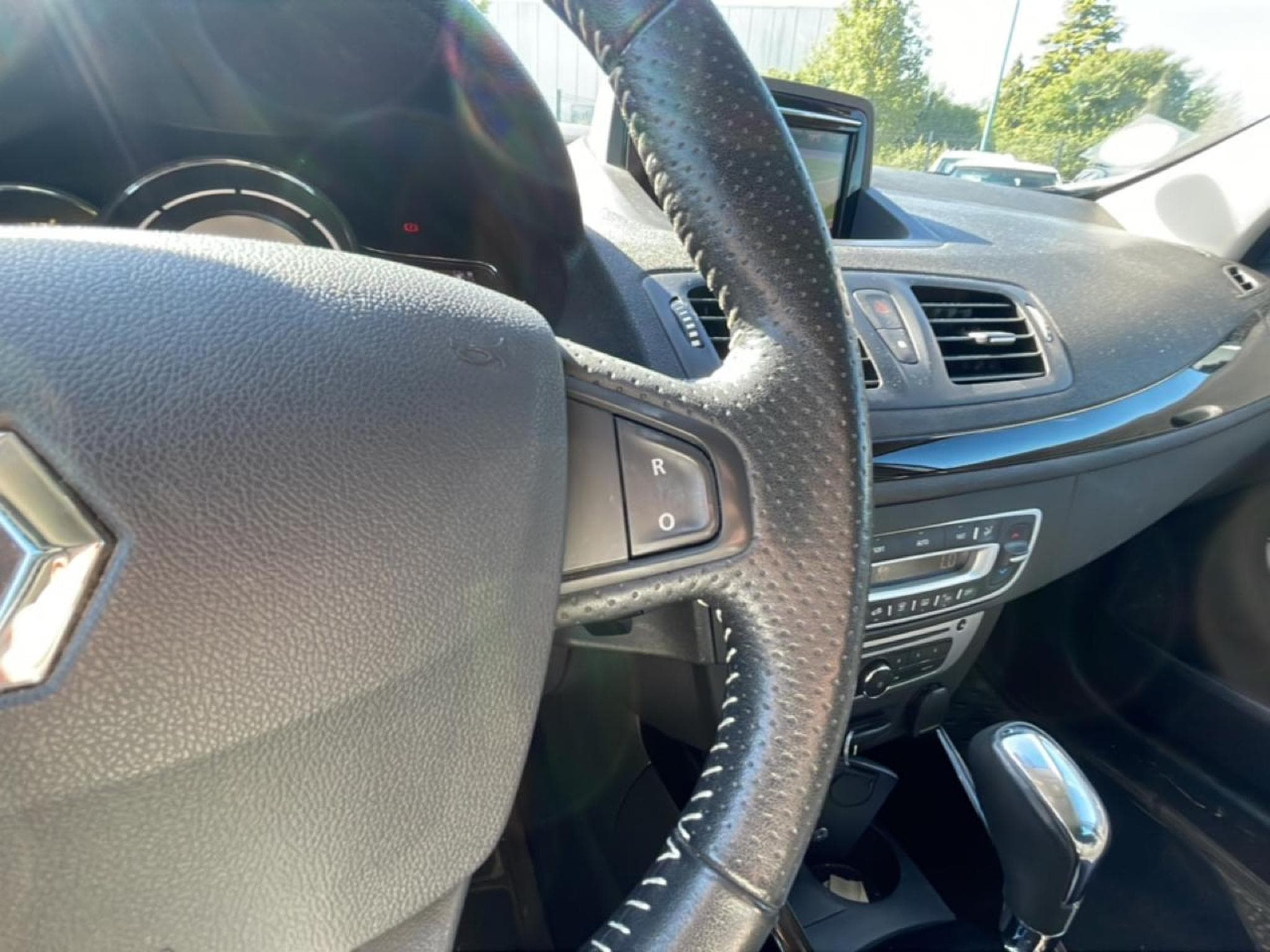 Renault Megane 1.5 DCI 110 BOSE EDC (2015) - Photo 12