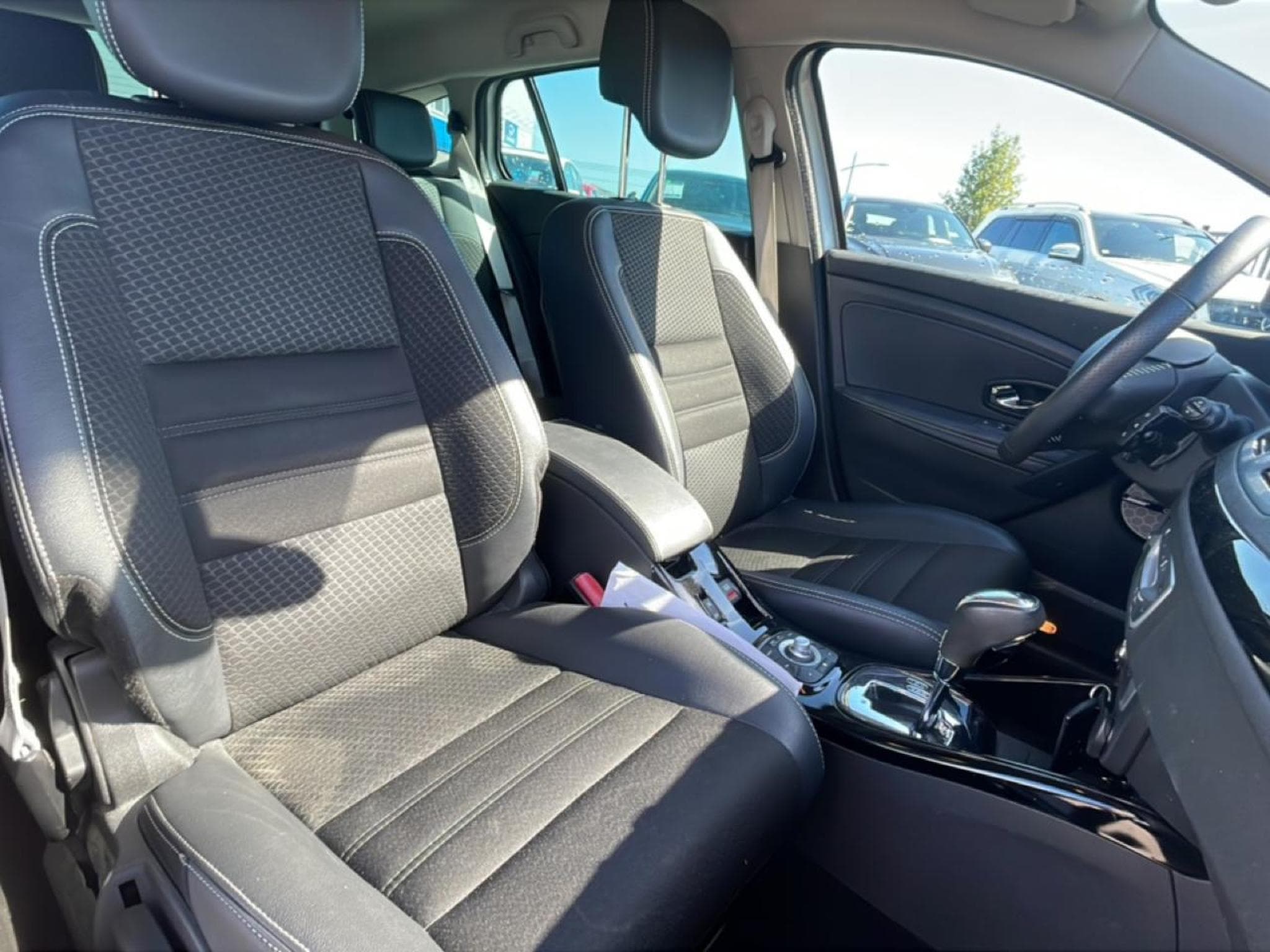 Renault Megane 1.5 DCI 110 BOSE EDC (2015) - Photo 15