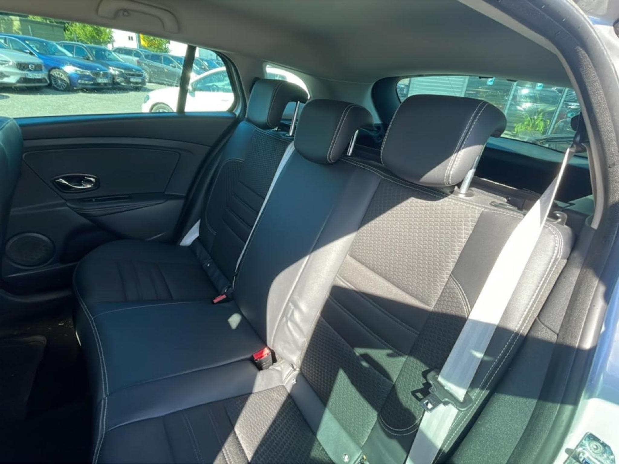 Renault Megane 1.5 DCI 110 BOSE EDC (2015) - Photo 17