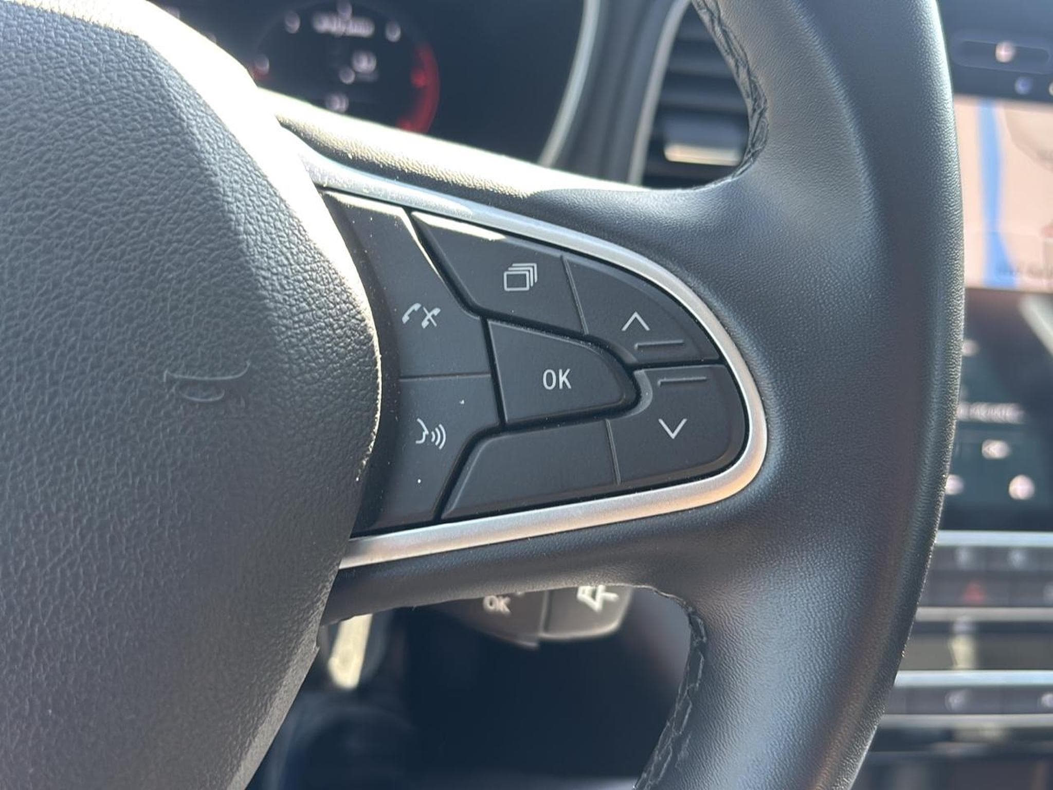 Renault Megane 1.5 BLUE DCI 115 TECHNO EDC (2023) - Photo 19