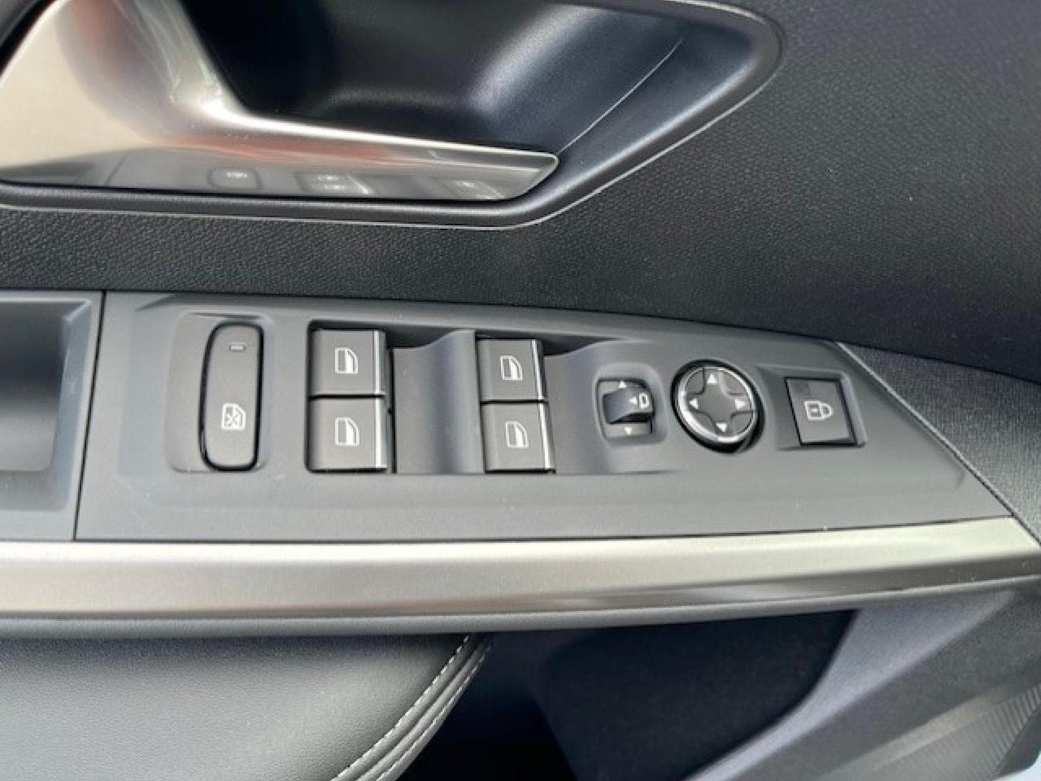 Peugeot 3008 1.2 HYBRID 136 GT E-DCS6 (2025) - Photo 15