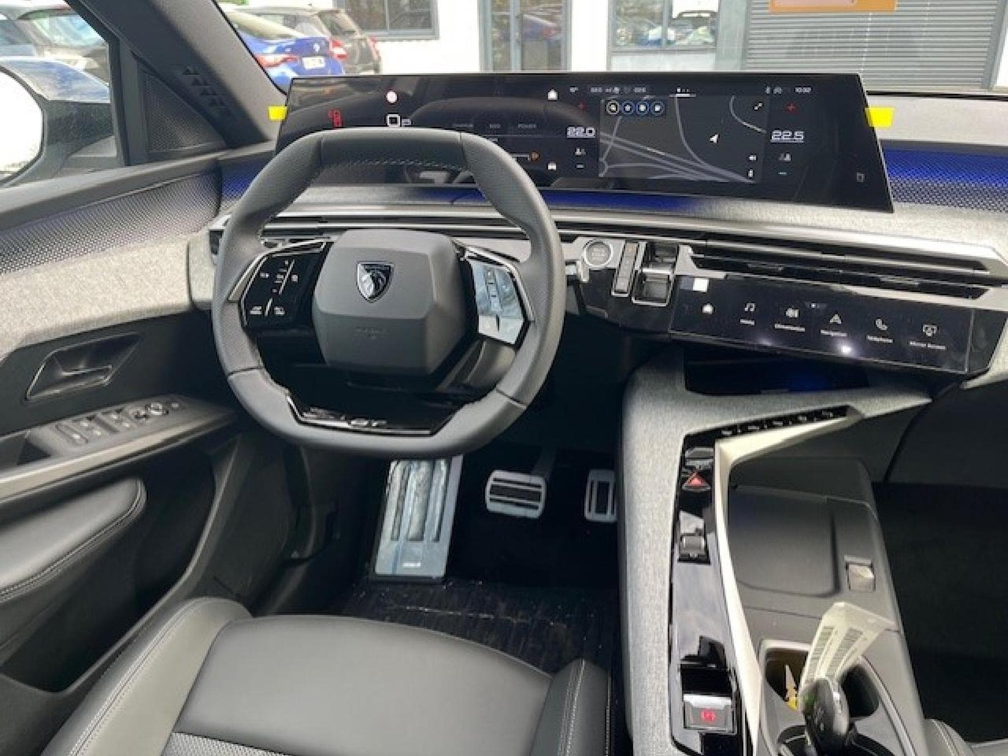 Peugeot 3008 1.2 HYBRID 136 GT E-DCS6 (2025) - Photo 9