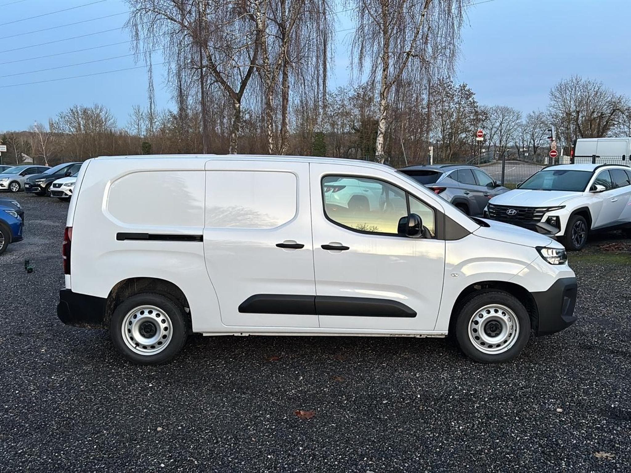 Citroen Berlingo XL 950KG BLUEHDI 130 EAT8 (2025) - Photo 4