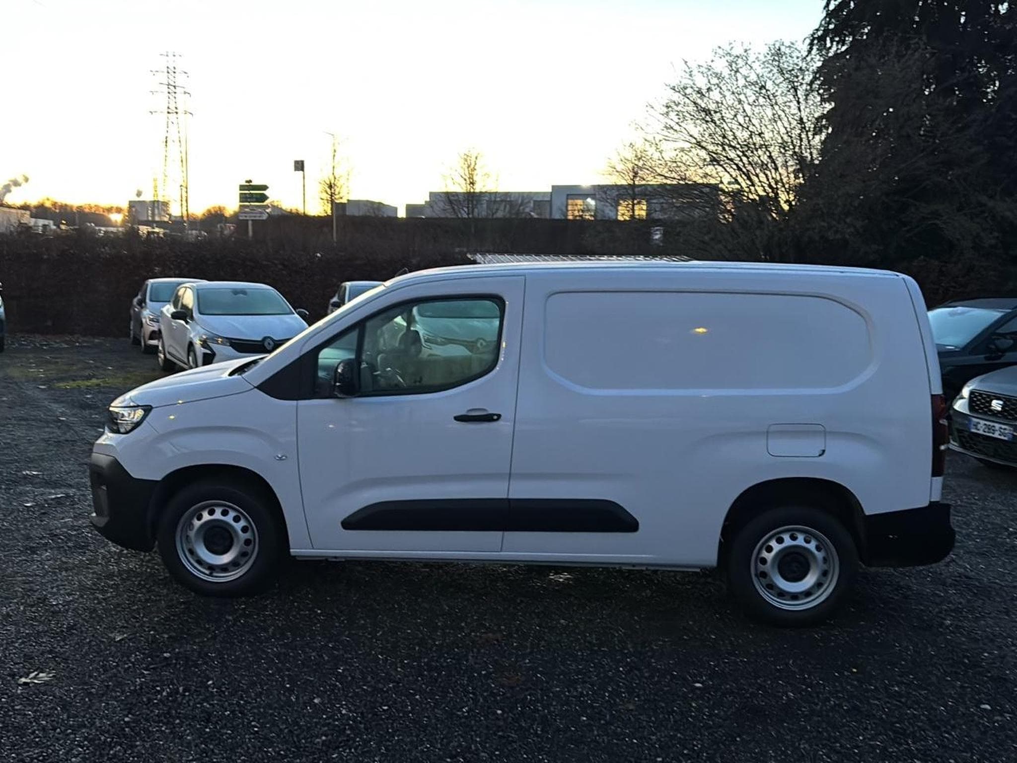 Citroen Berlingo XL 950KG BLUEHDI 130 EAT8 (2025) - Photo 8