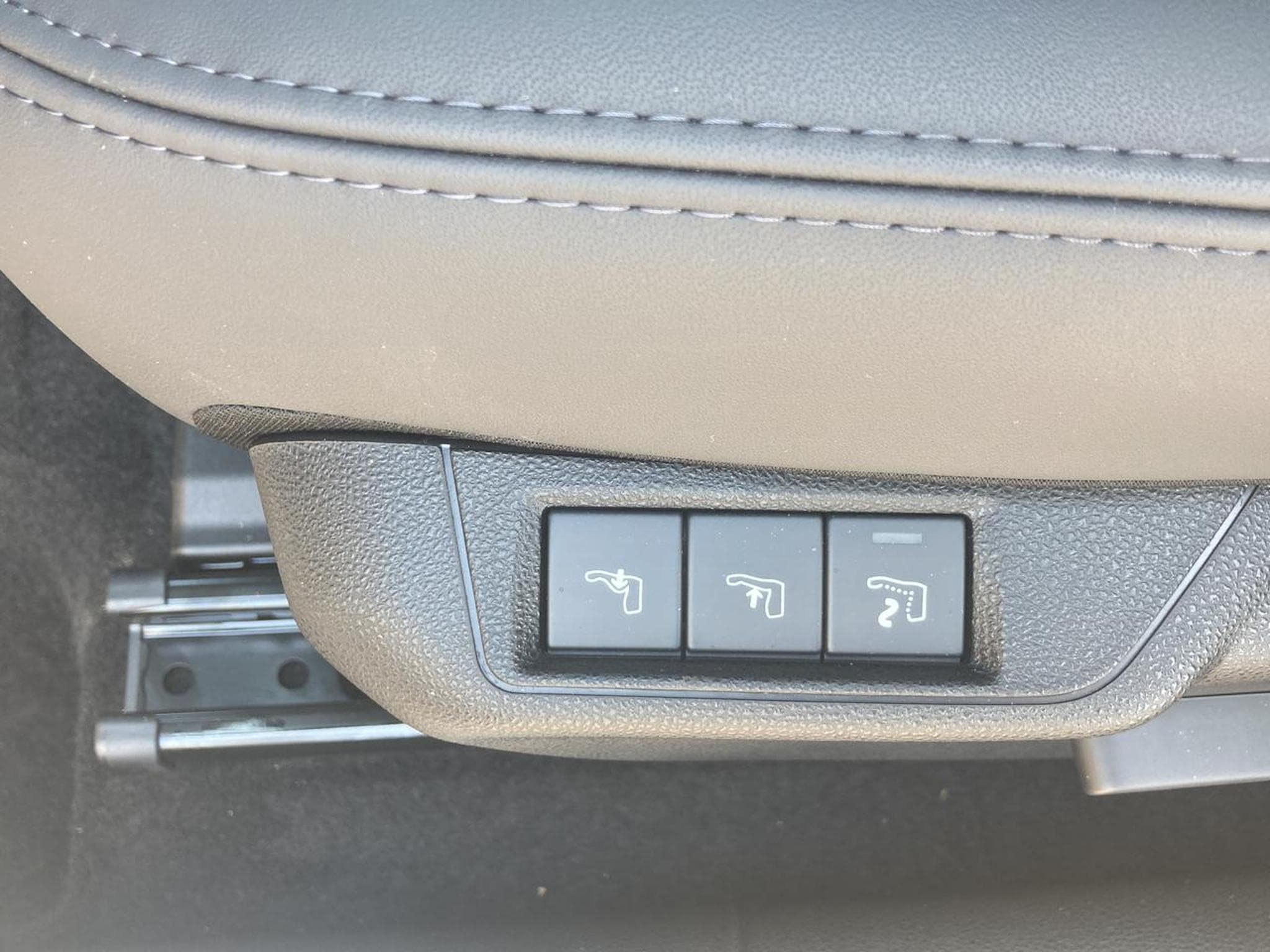 Alfa-Romeo JUNIOR 1.2 IBRIDA 145 SPECIALE E-DCT6 (2026) - Photo 12