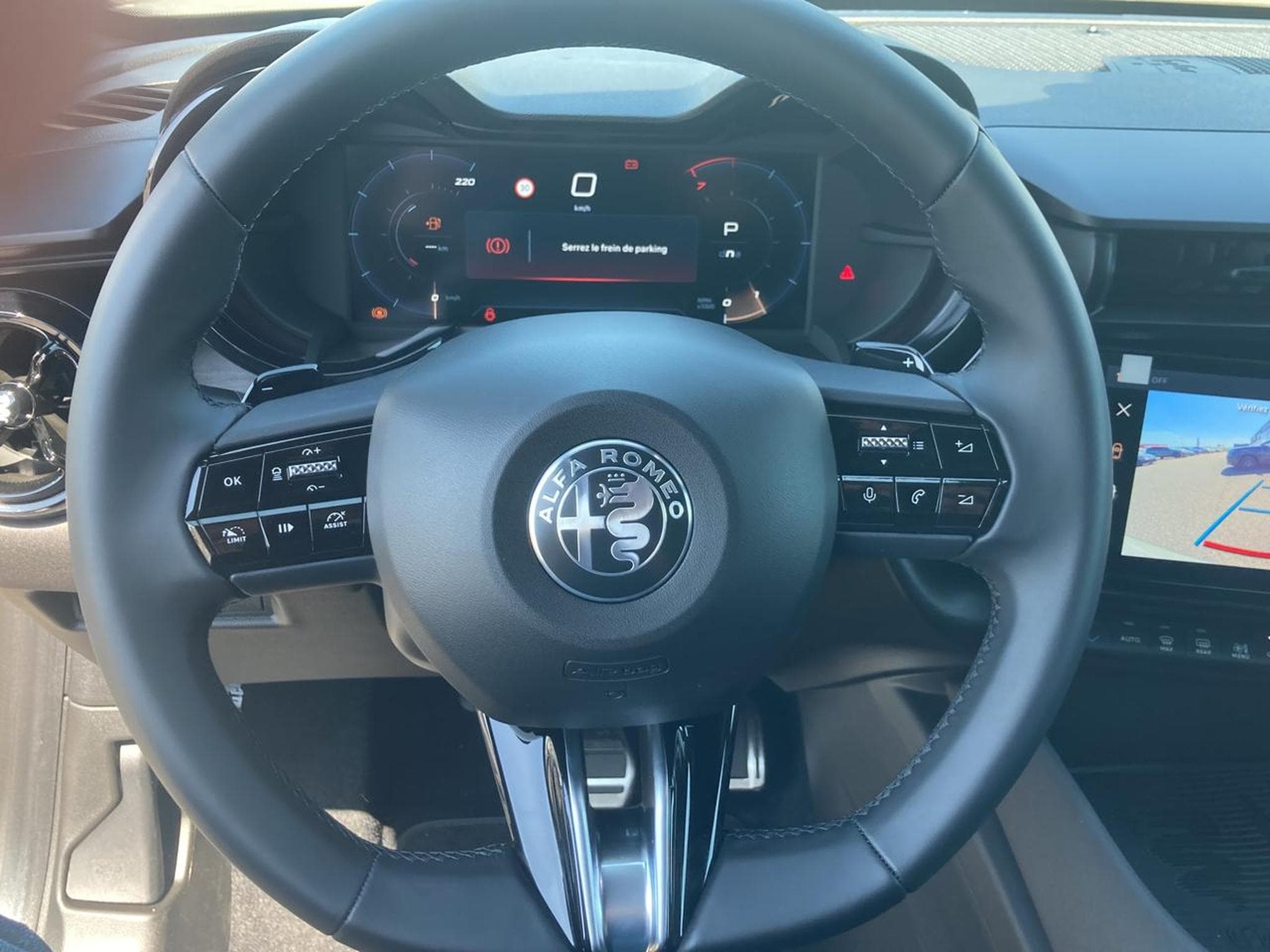 Alfa-Romeo JUNIOR 1.2 IBRIDA 145 SPECIALE E-DCT6 (2026) - Photo 14