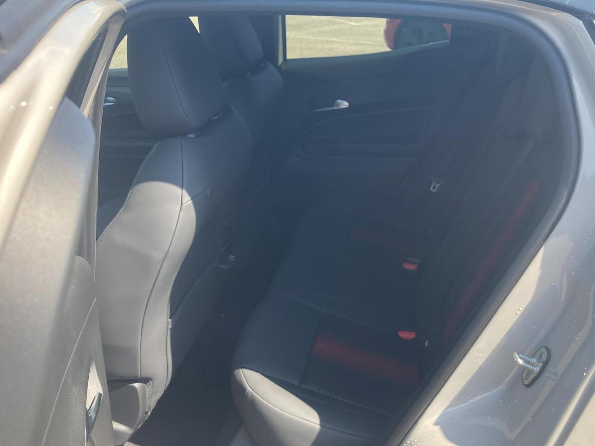 Alfa-Romeo JUNIOR 1.2 IBRIDA 145 SPECIALE E-DCT6 (2026) - Photo 18