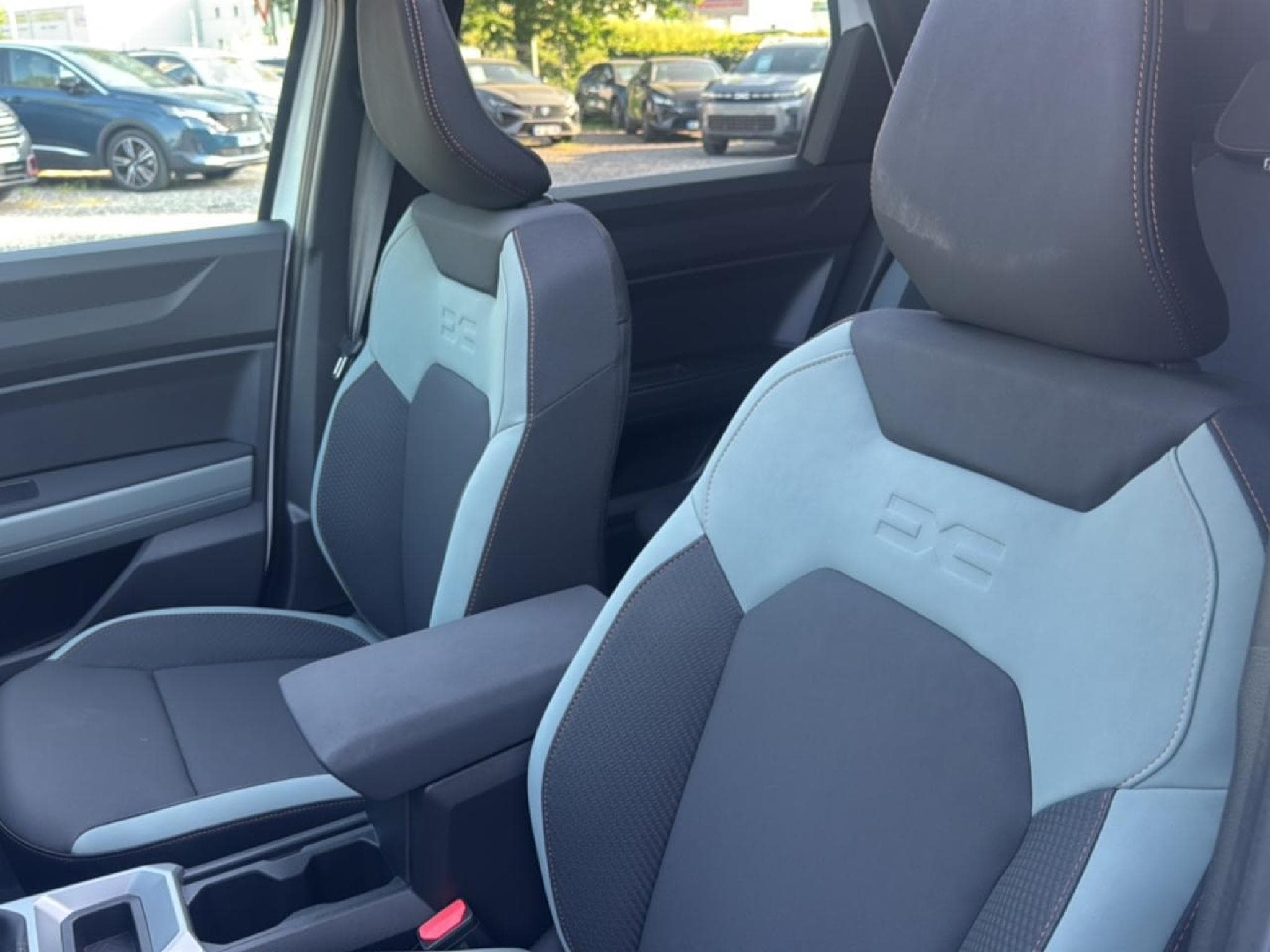 Dacia BIGSTER 1.2 MILD HYBRID 140 EXTREME (2026) - Photo 12