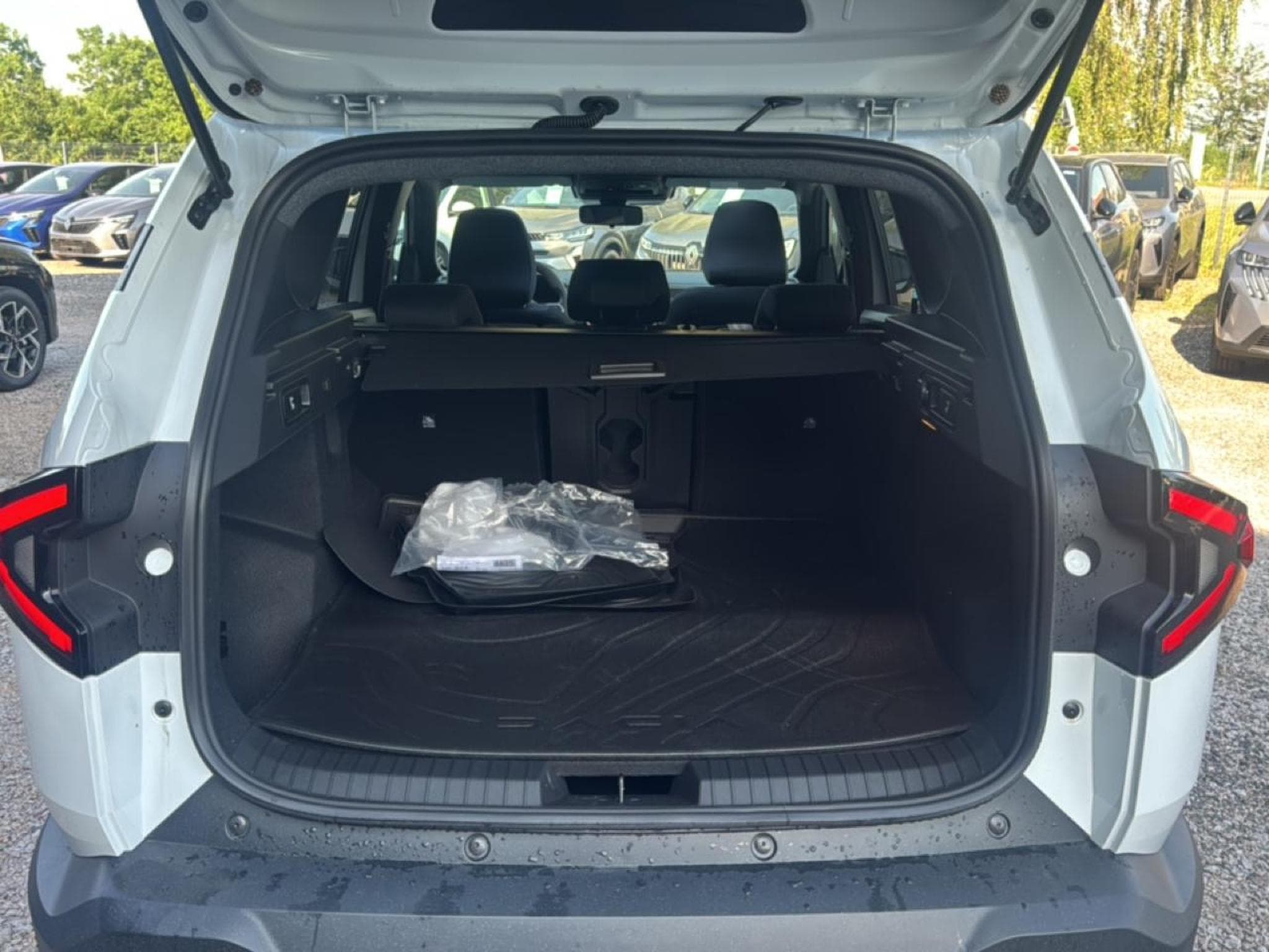 Dacia BIGSTER 1.2 MILD HYBRID 140 EXTREME (2026) - Photo 16
