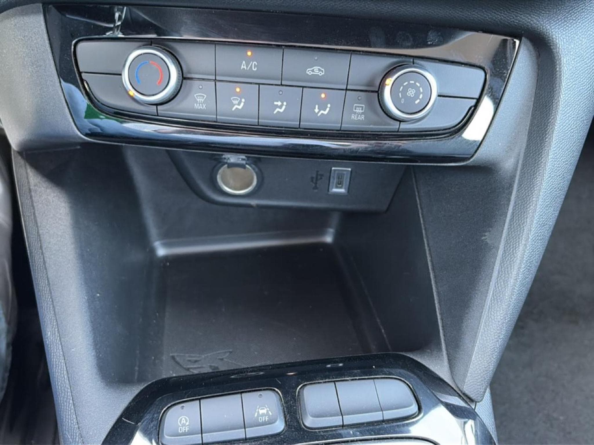 Opel CORSA 1.2 TURBO 100 EDITION (2025) - Photo 20