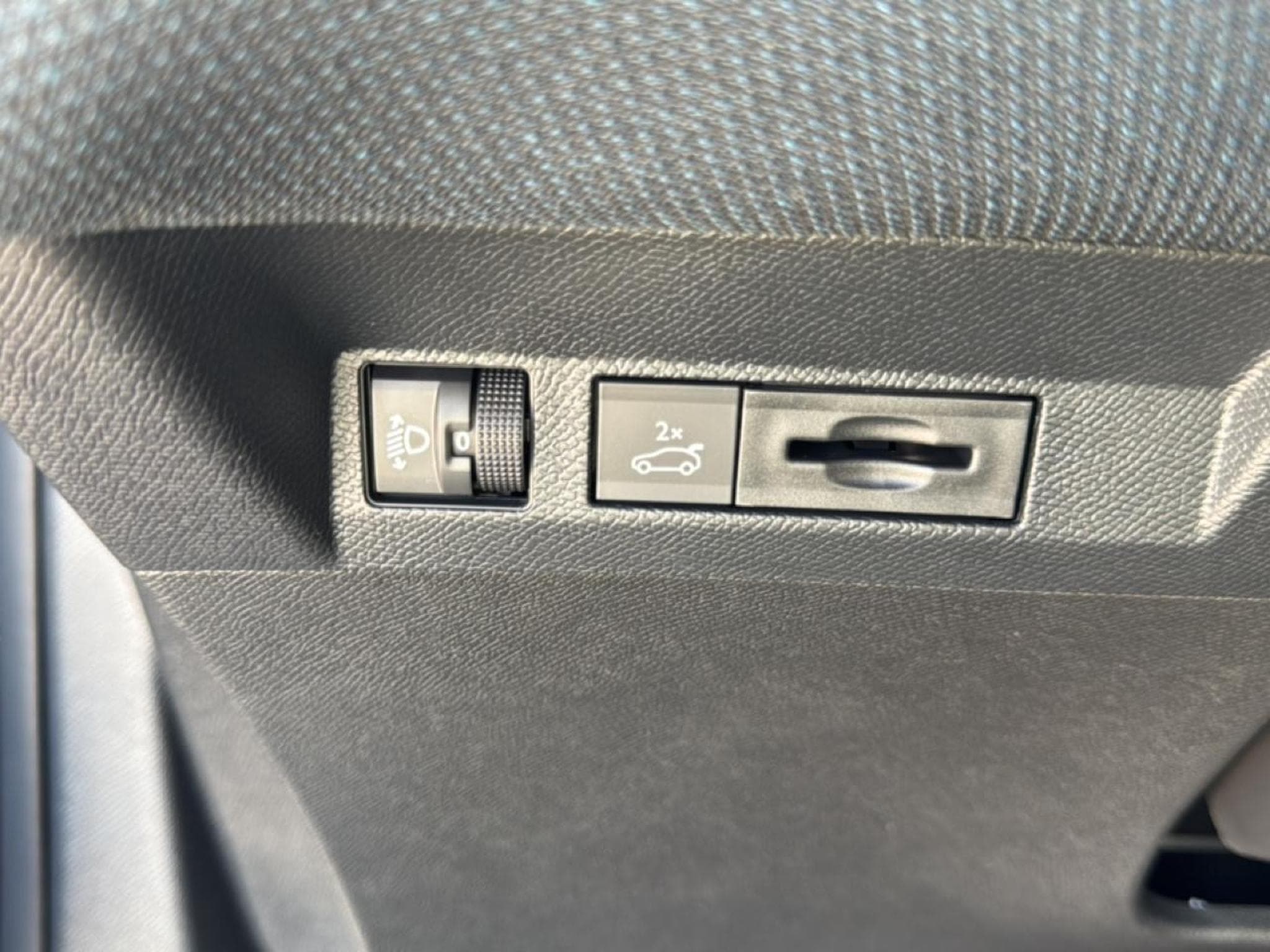 Citroen C5 AIRCROSS 1.2 HYBRIDE 145 PLUS BOITE AUTOMATIQUE (2026) - Photo 17