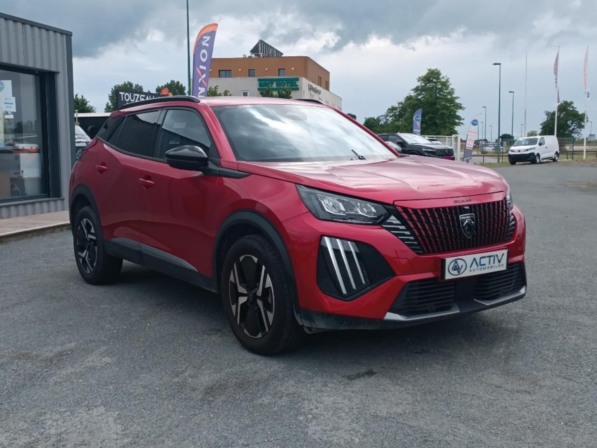 Peugeot 2008 1.2 100 ALLURE (2025) - Photo 3