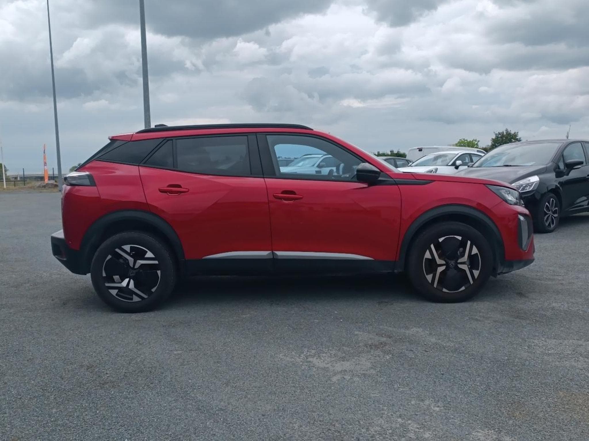 Peugeot 2008 1.2 100 ALLURE (2025) - Photo 4