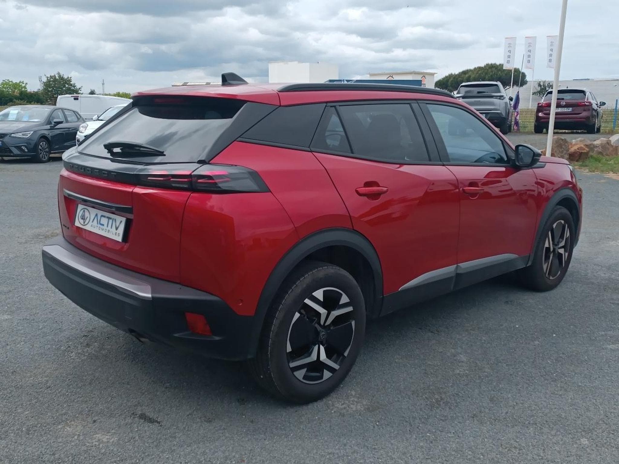 Peugeot 2008 1.2 100 ALLURE (2025) - Photo 5