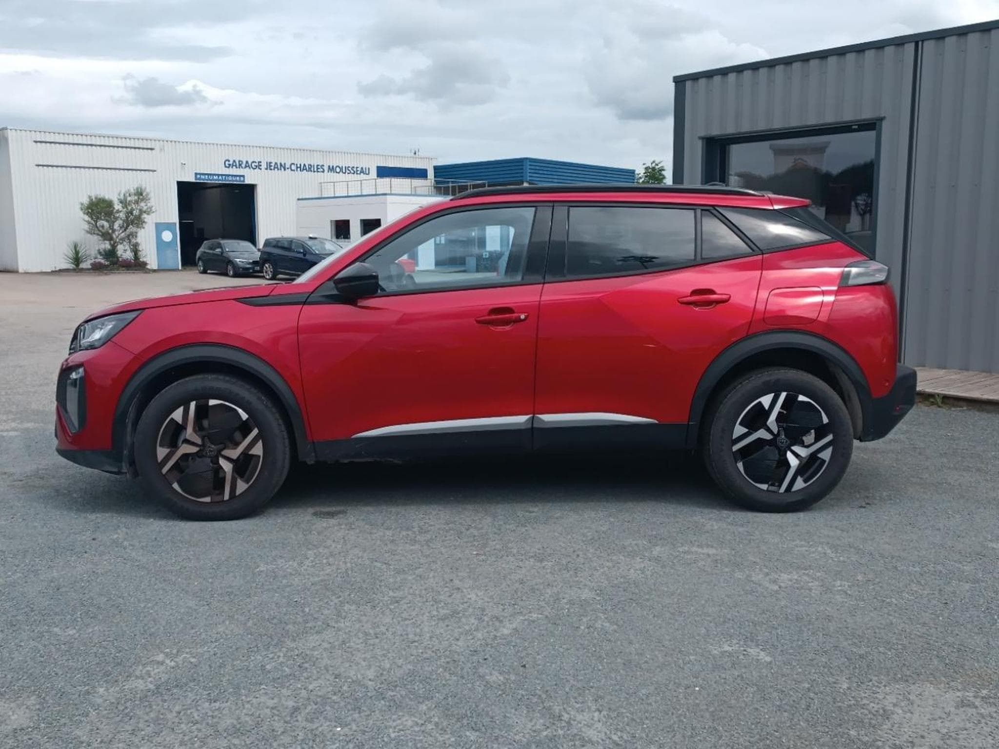 Peugeot 2008 1.2 100 ALLURE (2025) - Photo 8