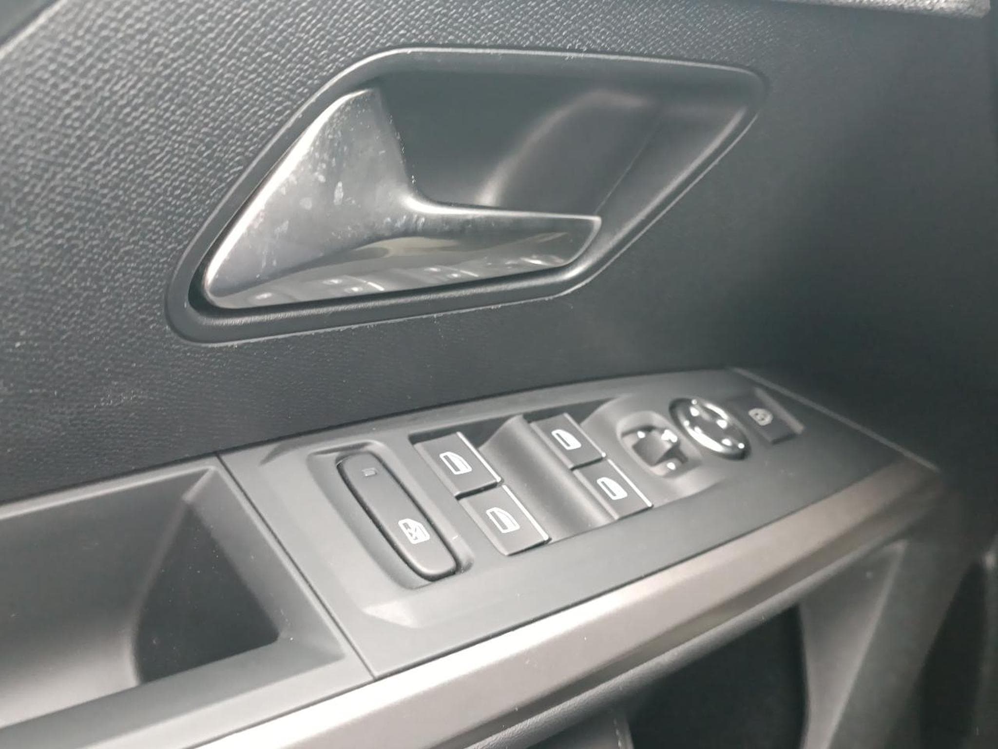 Peugeot 3008 1.2 HYBRID 145 GT E-DCS6 (2025) - Photo 11