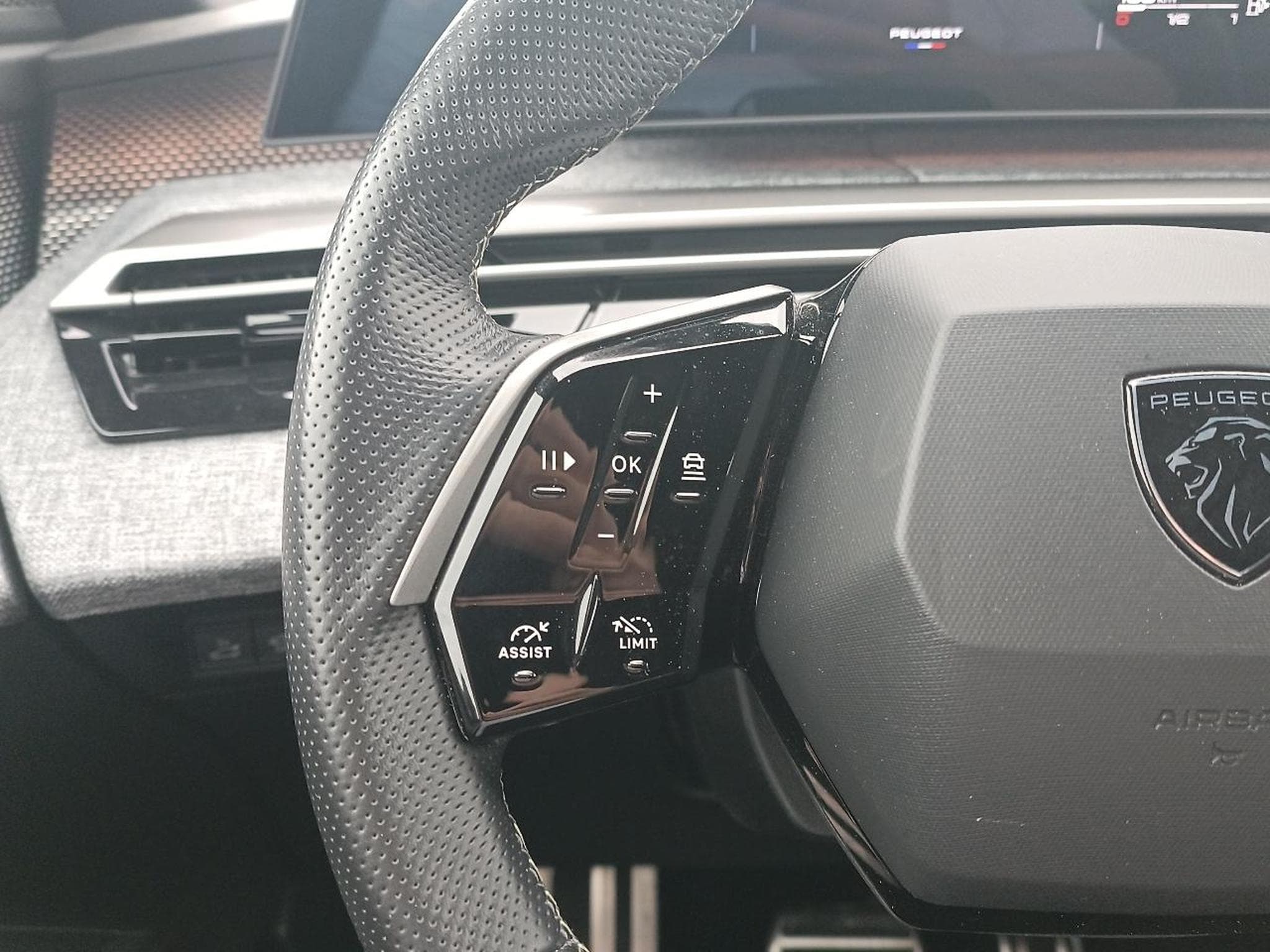 Peugeot 3008 1.2 HYBRID 145 GT E-DCS6 (2025) - Photo 15