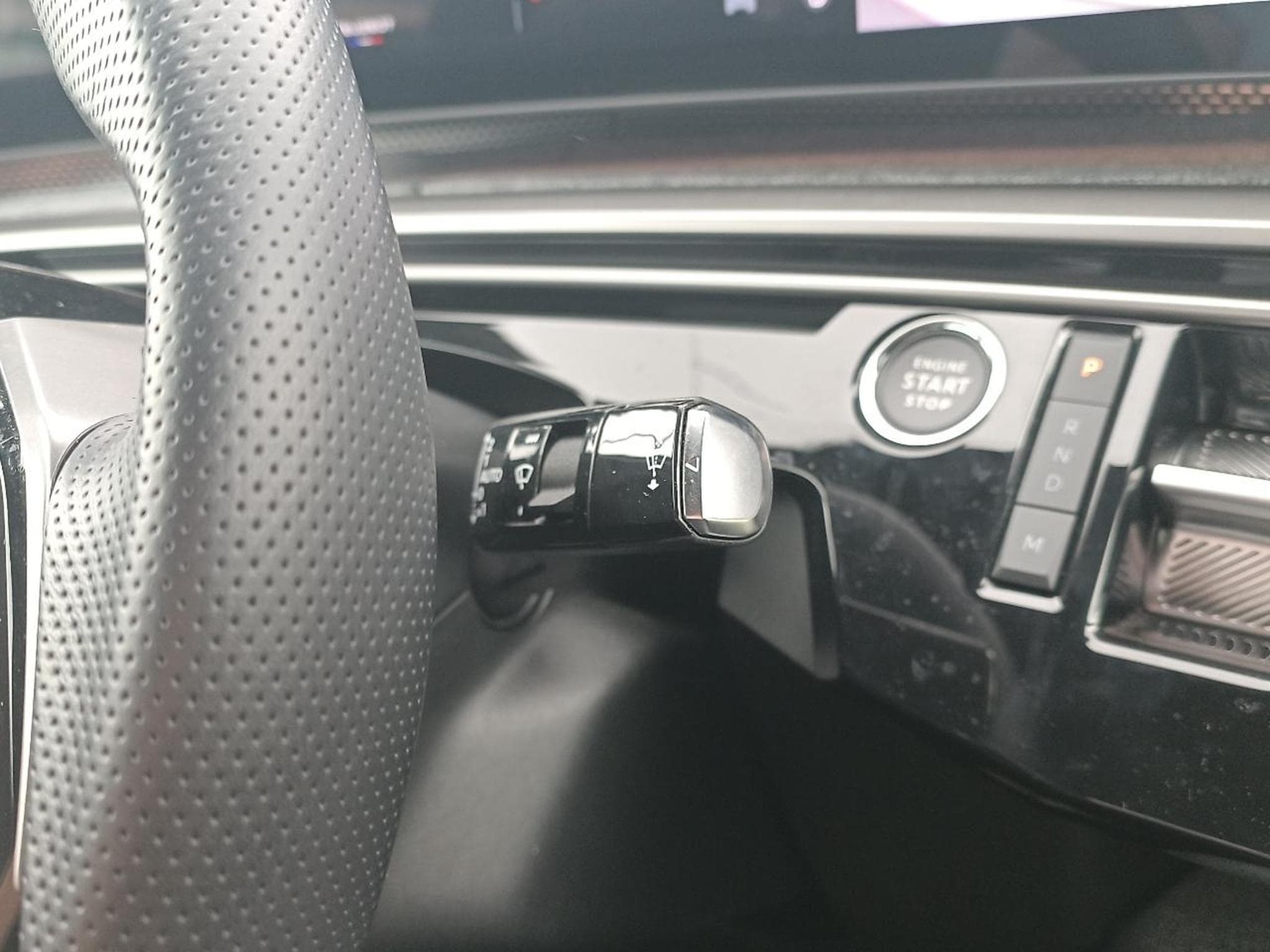Peugeot 3008 1.2 HYBRID 145 GT E-DCS6 (2025) - Photo 18