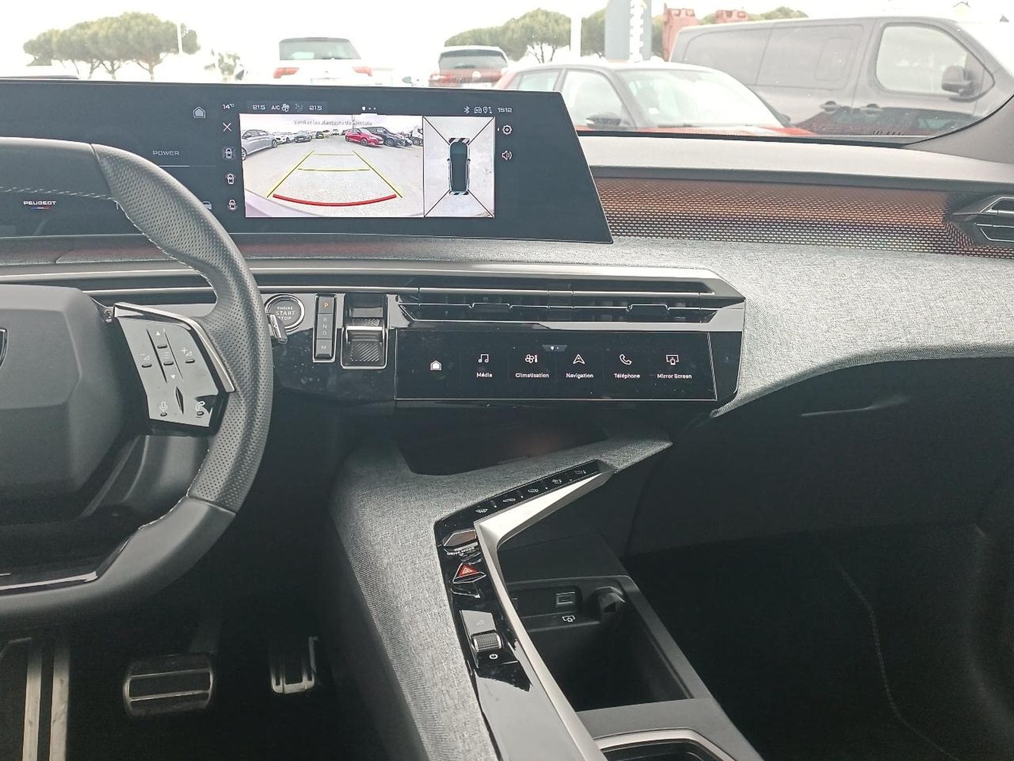 Peugeot 3008 1.2 HYBRID 145 GT E-DCS6 (2025) - Photo 19