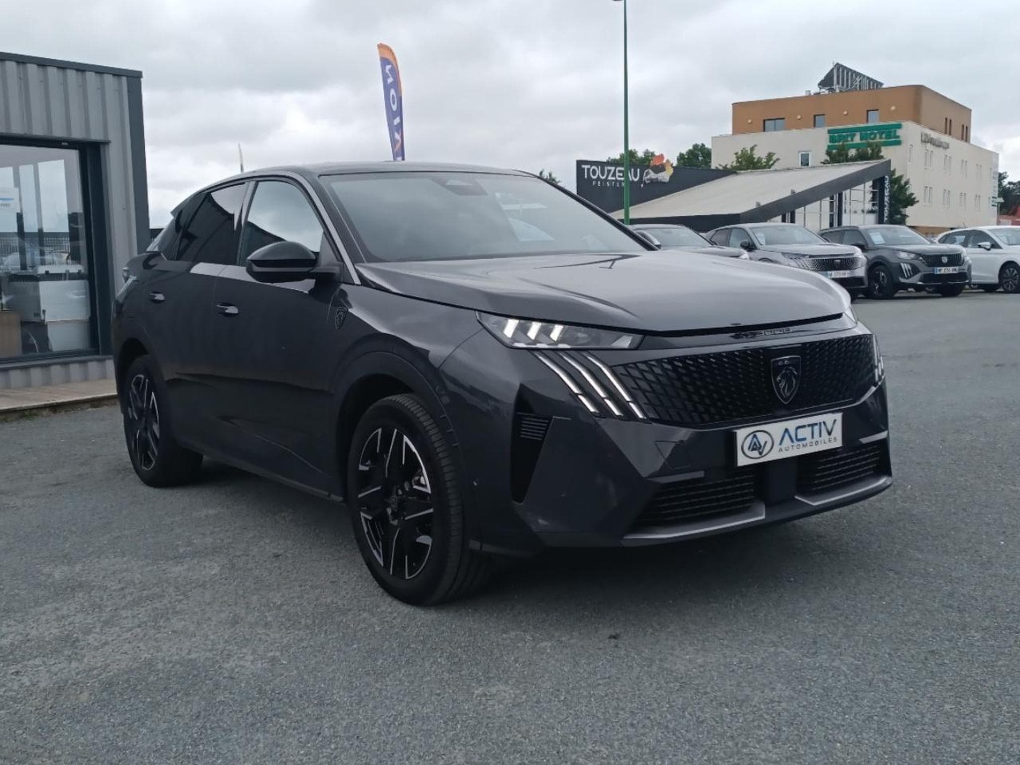 Peugeot 3008 1.2 HYBRID 145 GT E-DCS6 (2025) - Photo 3