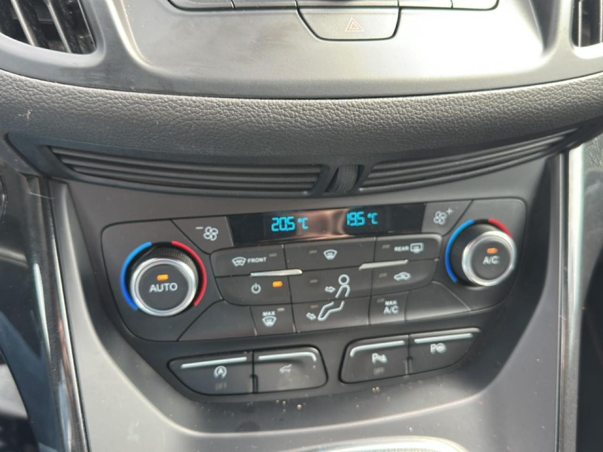 Ford Kuga 1.5 ECOBOOST 150 ST-LINE 4X2 (2018) - Photo 18