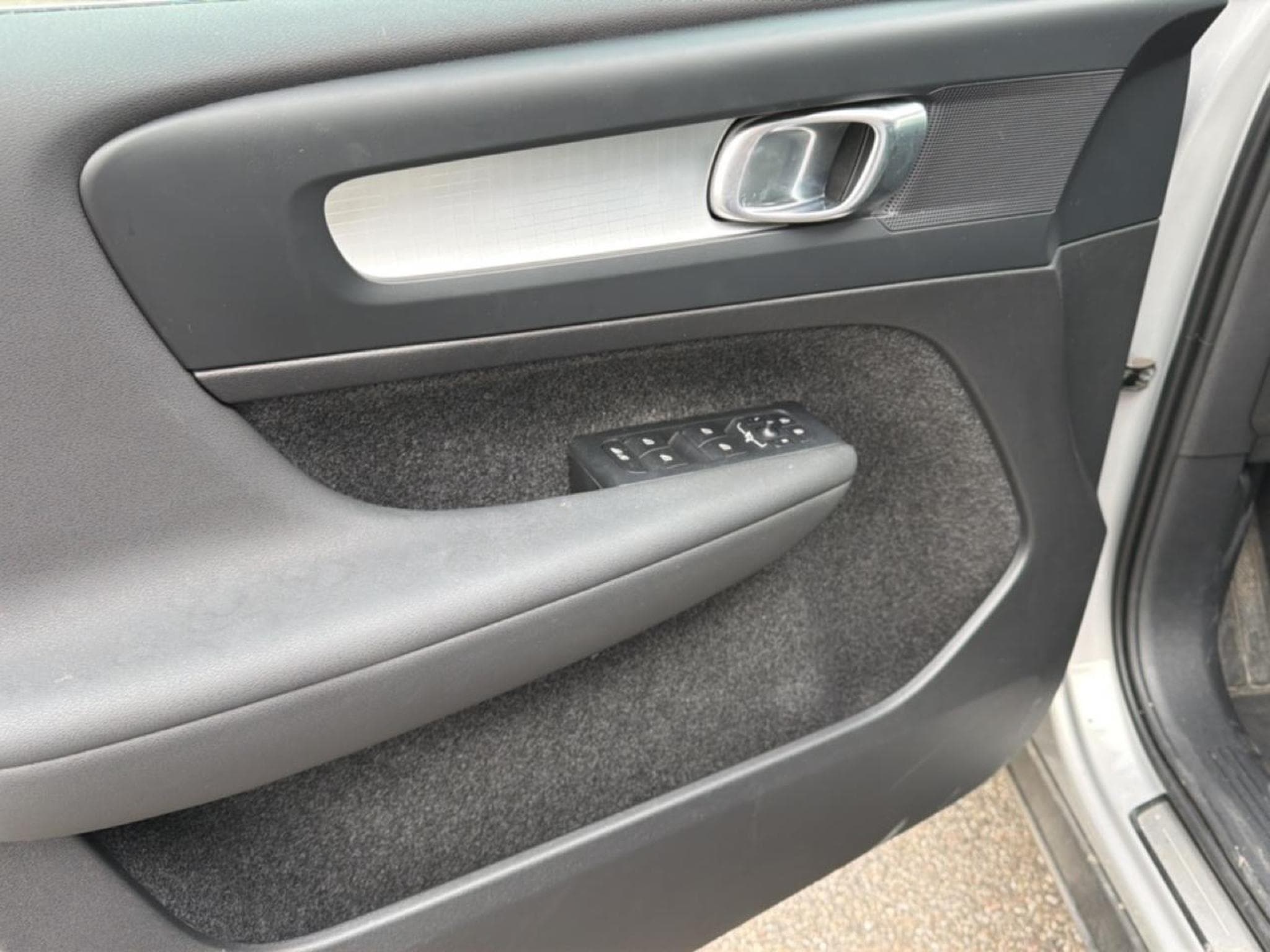 Volvo XC40 T4 RECHARGE 211 START DCT 7 (2023) - Photo 11