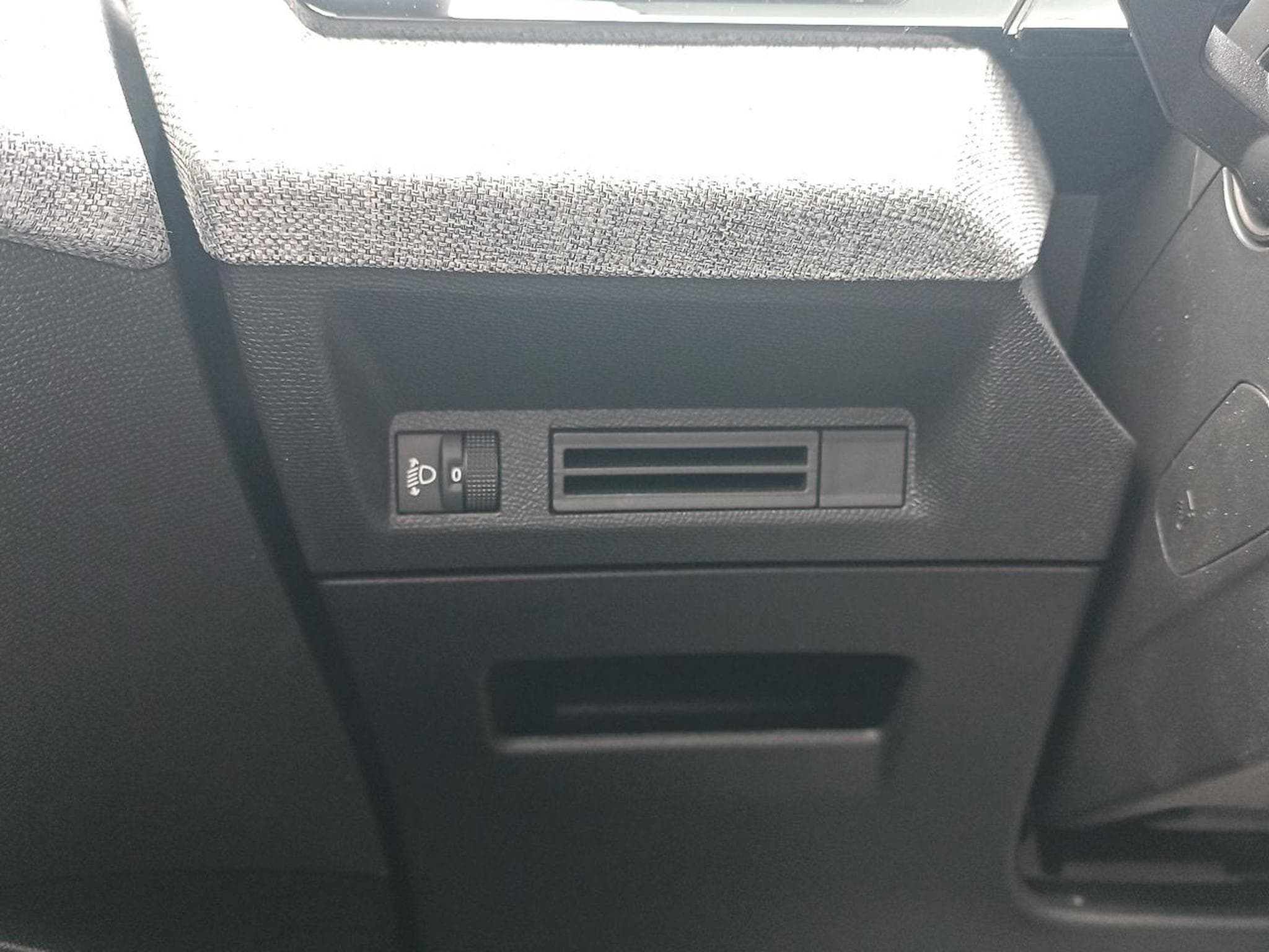 Peugeot 3008 1.2 HYBRID 145 ALLURE E-DCS6 (2025) - Photo 12