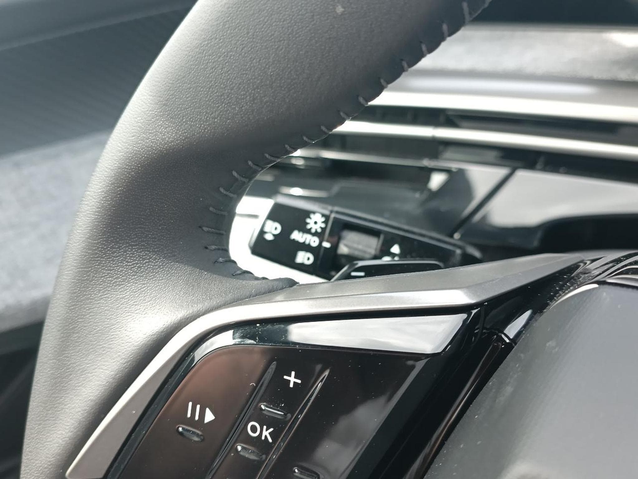 Peugeot 3008 1.2 HYBRID 145 ALLURE E-DCS6 (2025) - Photo 14