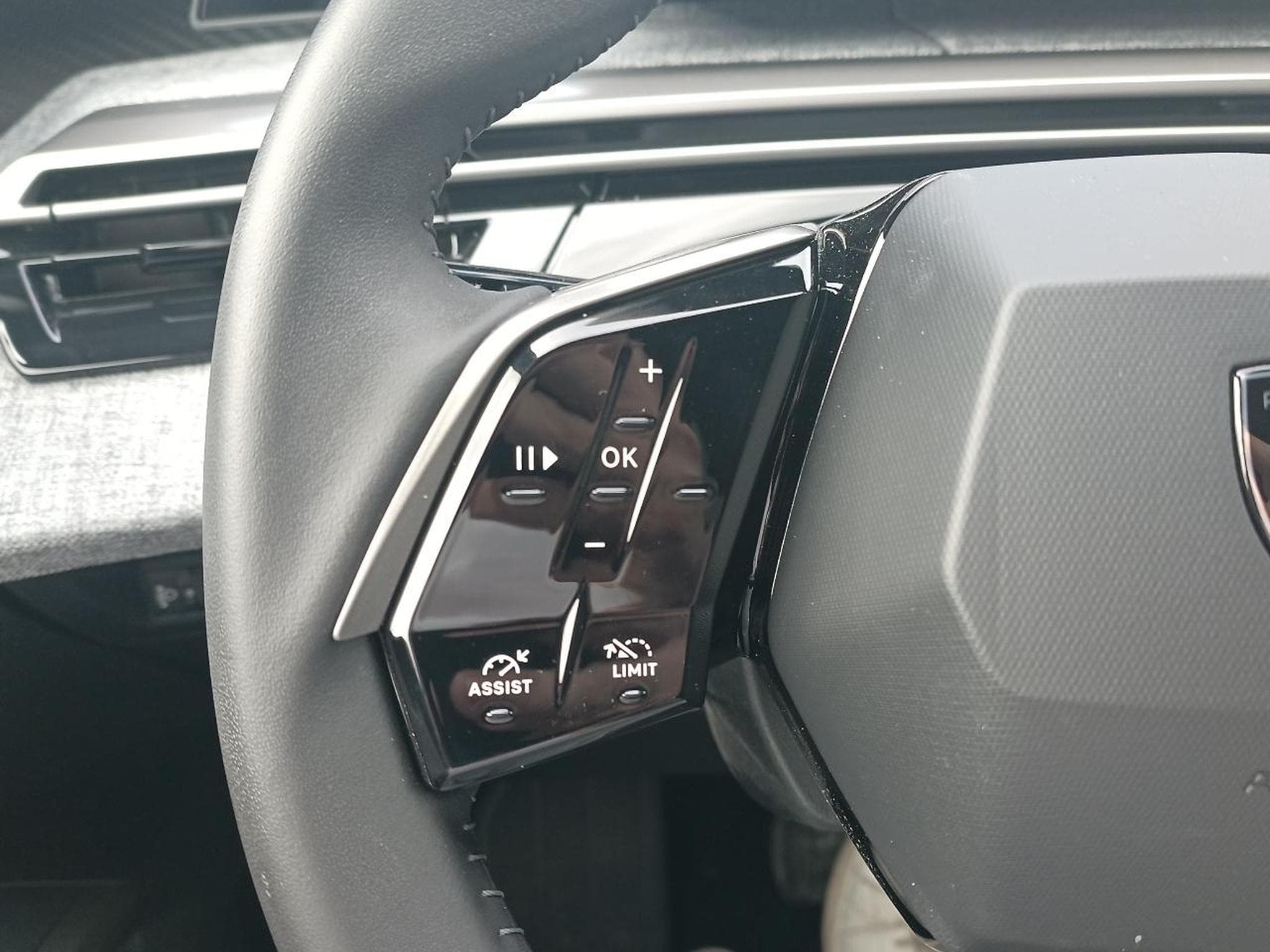 Peugeot 3008 1.2 HYBRID 145 ALLURE E-DCS6 (2025) - Photo 15