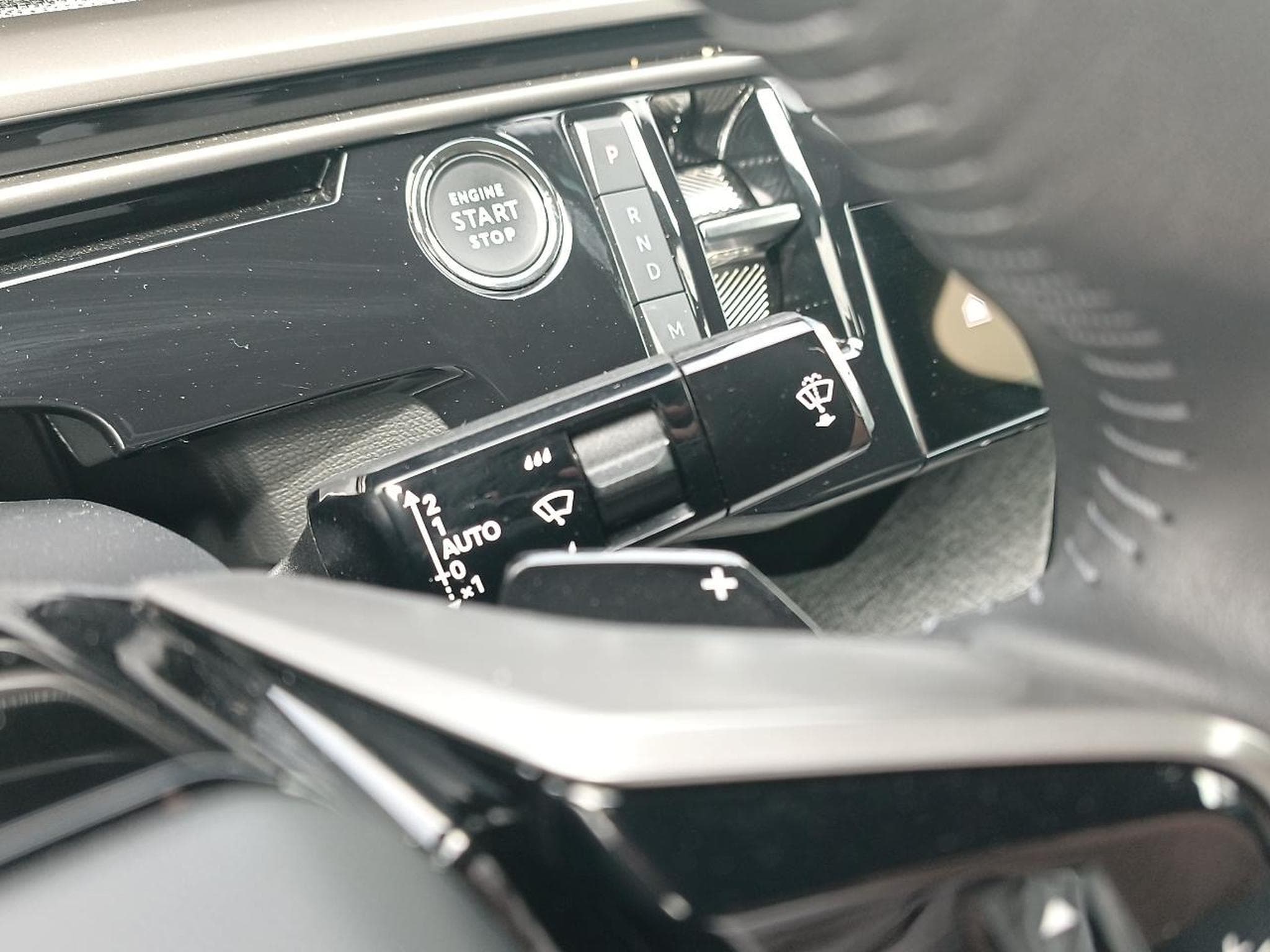 Peugeot 3008 1.2 HYBRID 145 ALLURE E-DCS6 (2025) - Photo 18